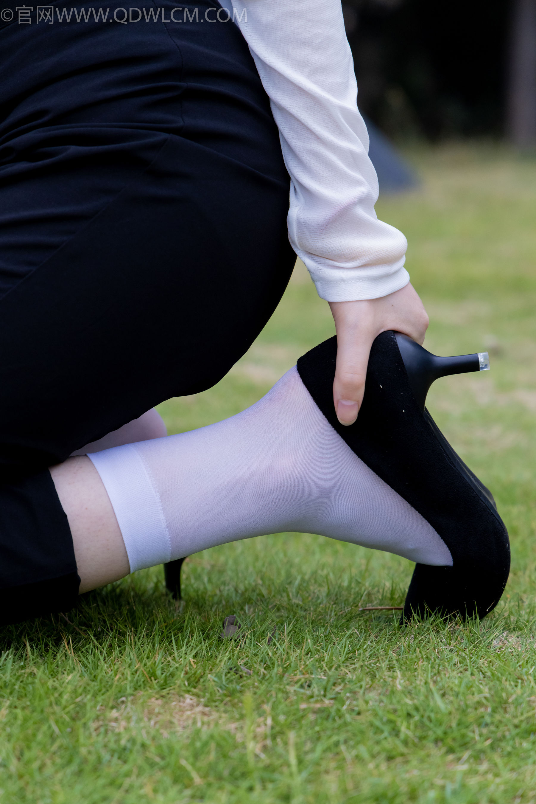 物恋传媒 No.2337 小酒 - 高跟鞋、短黑丝、短白丝/(315P)