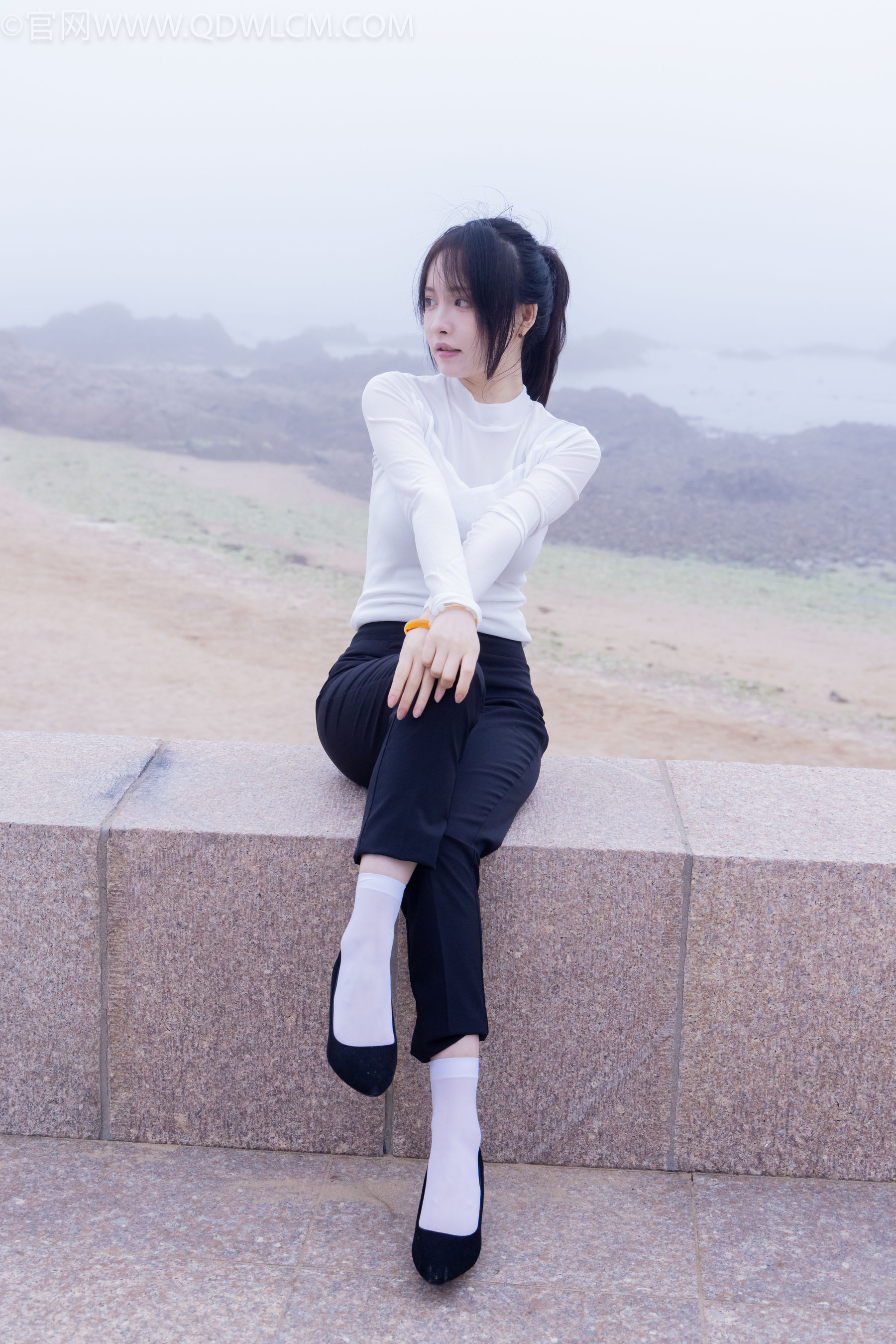 物恋传媒 No.2337 小酒 - 高跟鞋、短黑丝、短白丝/(315P)