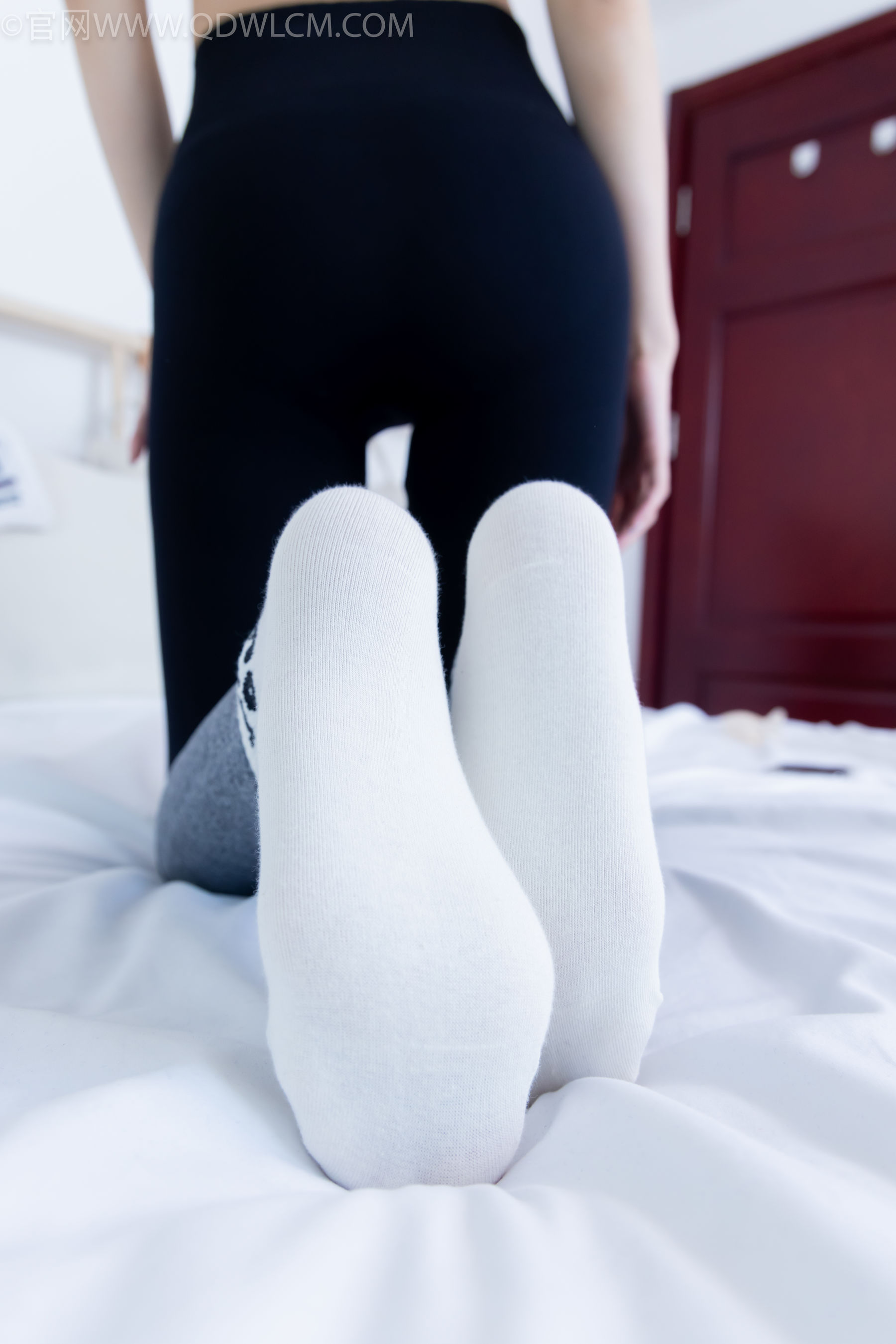 物恋传媒 No.2339 婷婷 - 长靴、白棉袜、裸足/(175P)