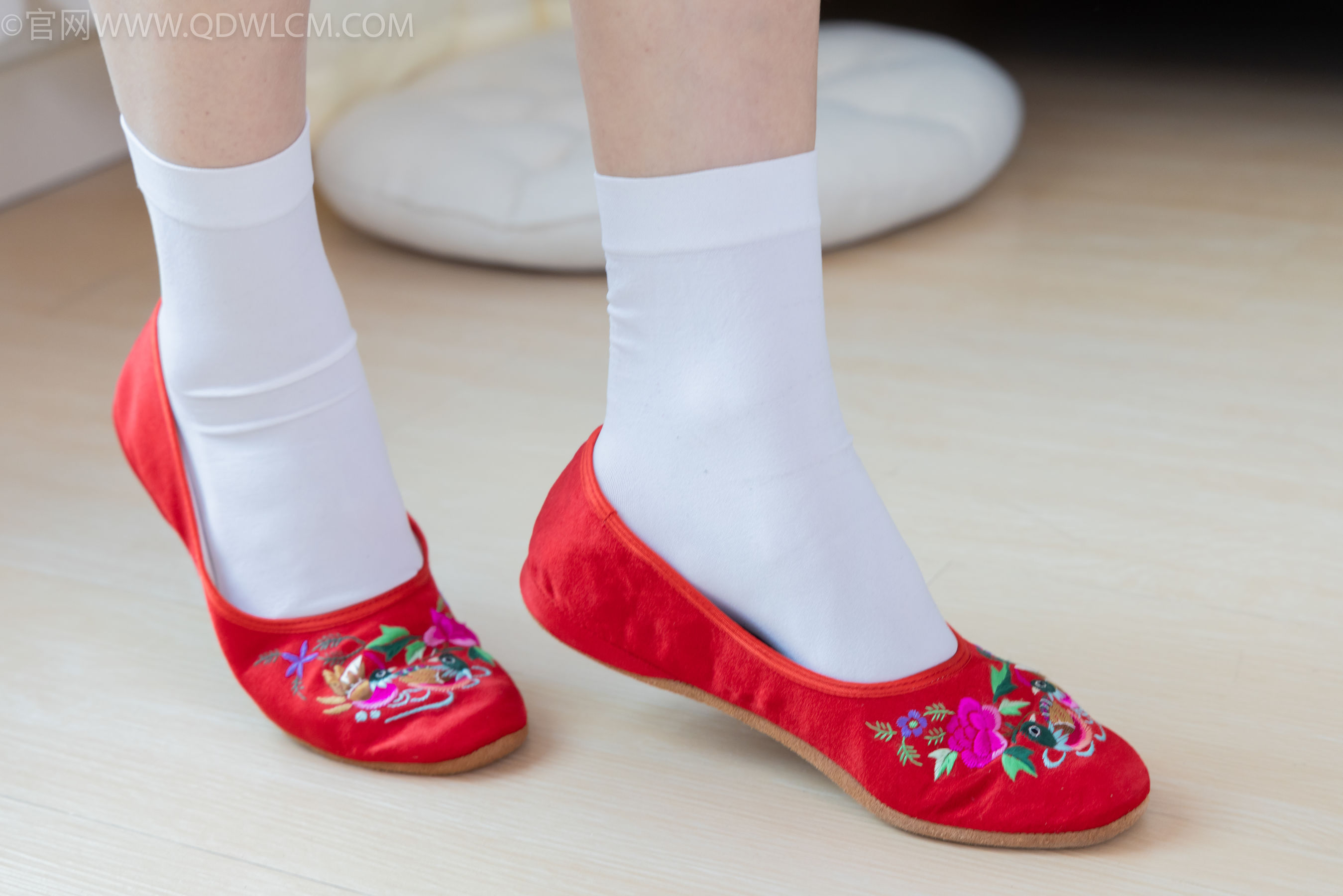 物恋传媒 No.2328 绒绒 - 汉服、布鞋、白棉袜、红色船袜/(174P)