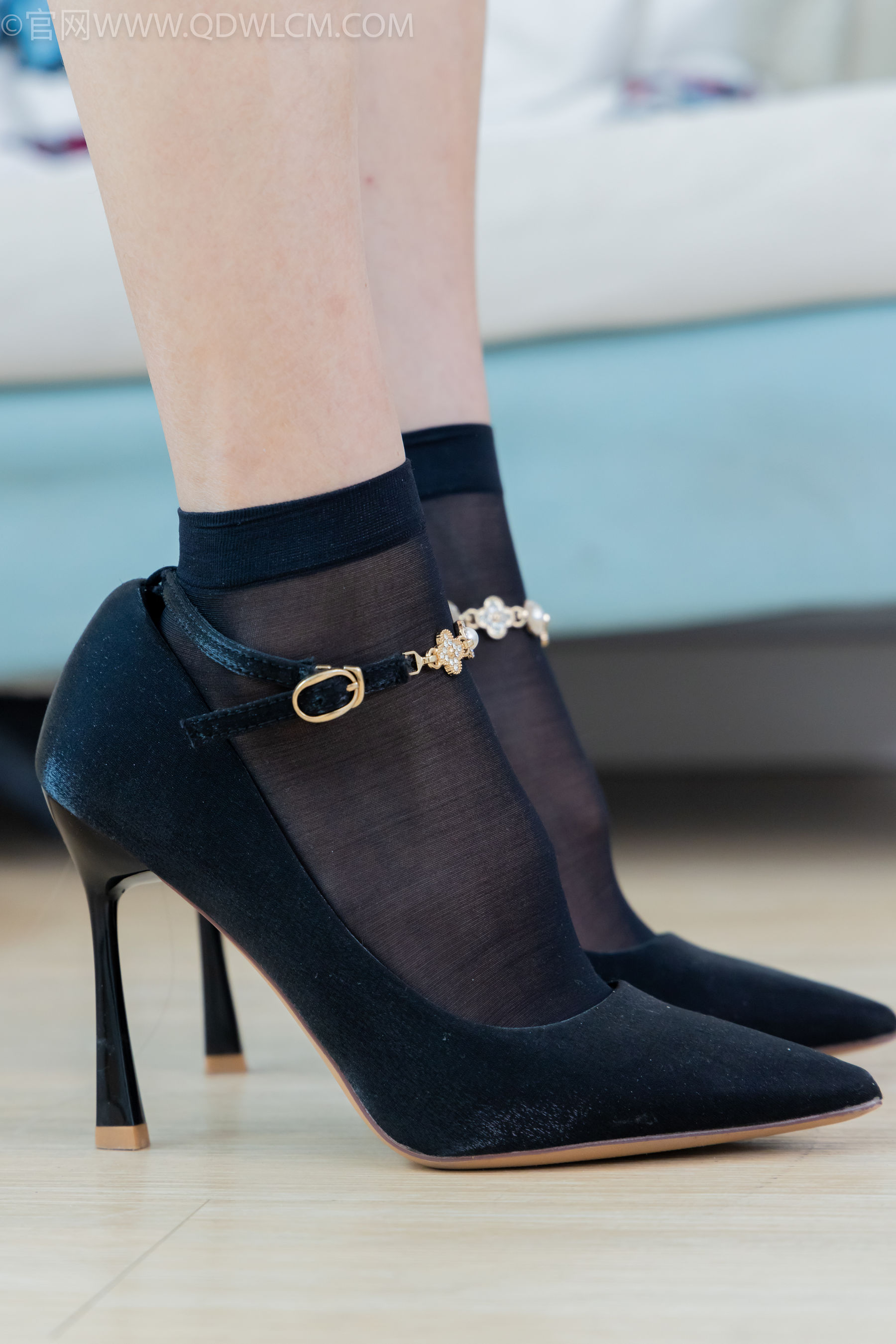 物恋传媒 No.2332 茯苓 - 短靴、短黑丝、裸足/(184P)