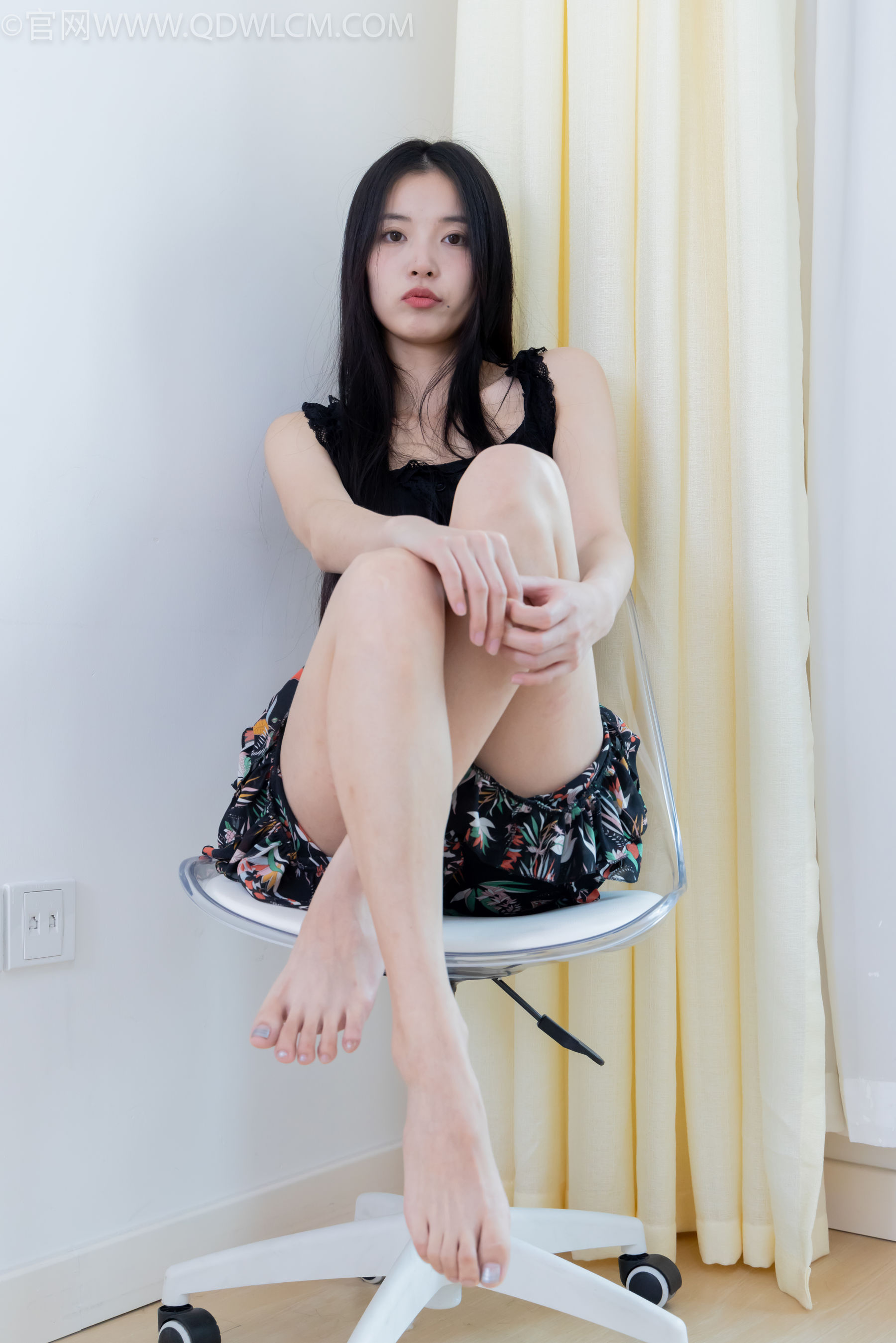 物恋传媒 No.2332 茯苓 - 短靴、短黑丝、裸足/(184P)