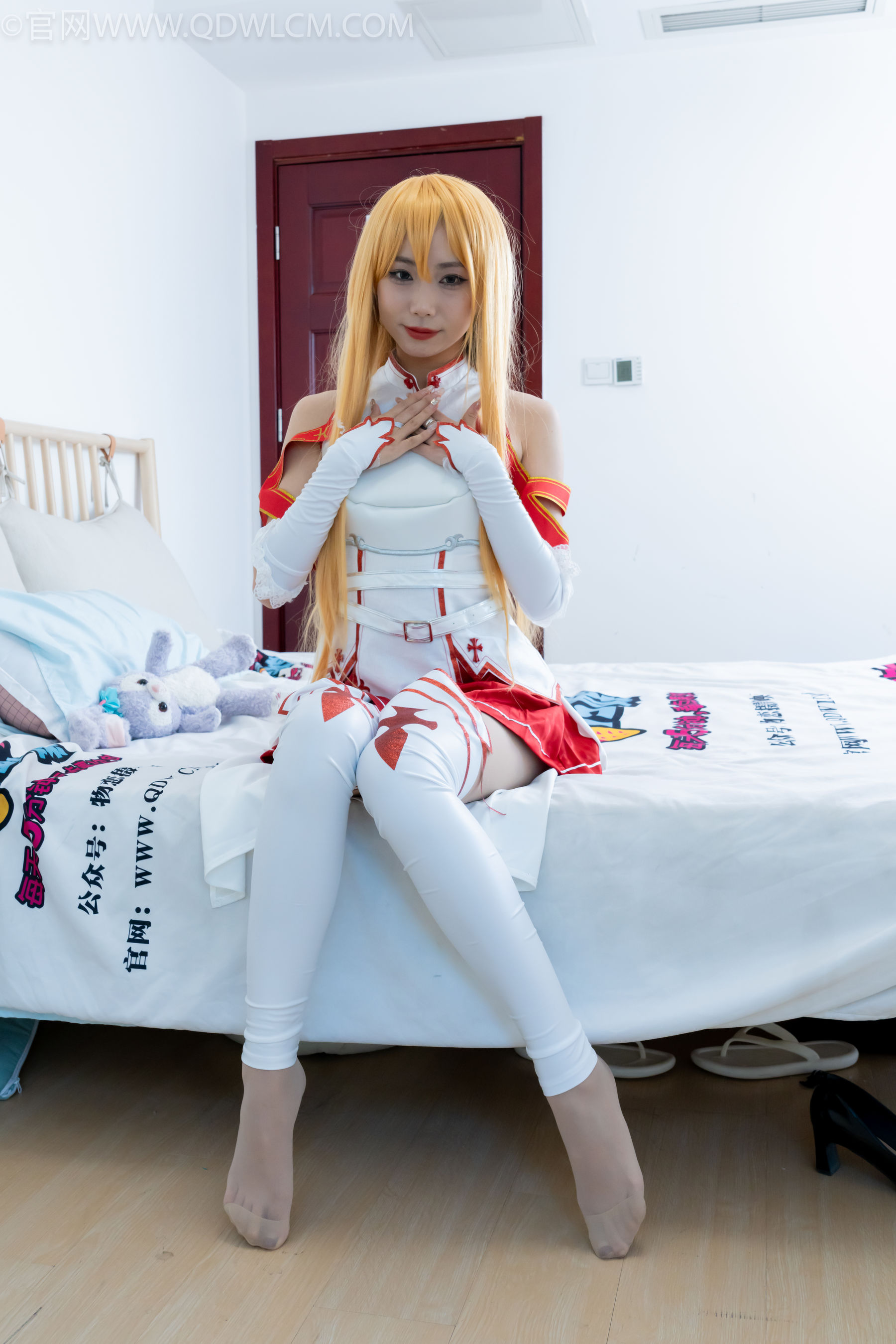 物恋传媒 No.2340 泡泡 - cos亚丝娜、长靴、袜套、薄肉丝/(156P)