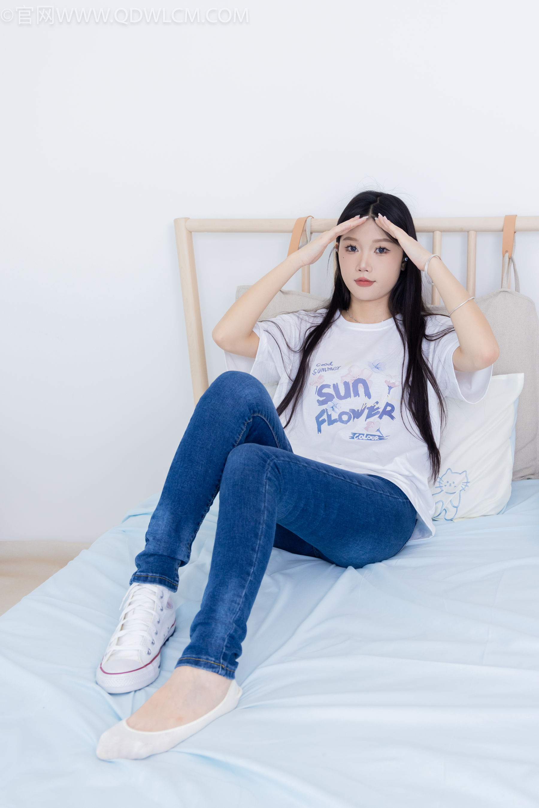 物恋传媒 No.2329 小竹 - 帆布鞋、白船袜、肚子疼揉肚子剧情/(158P)