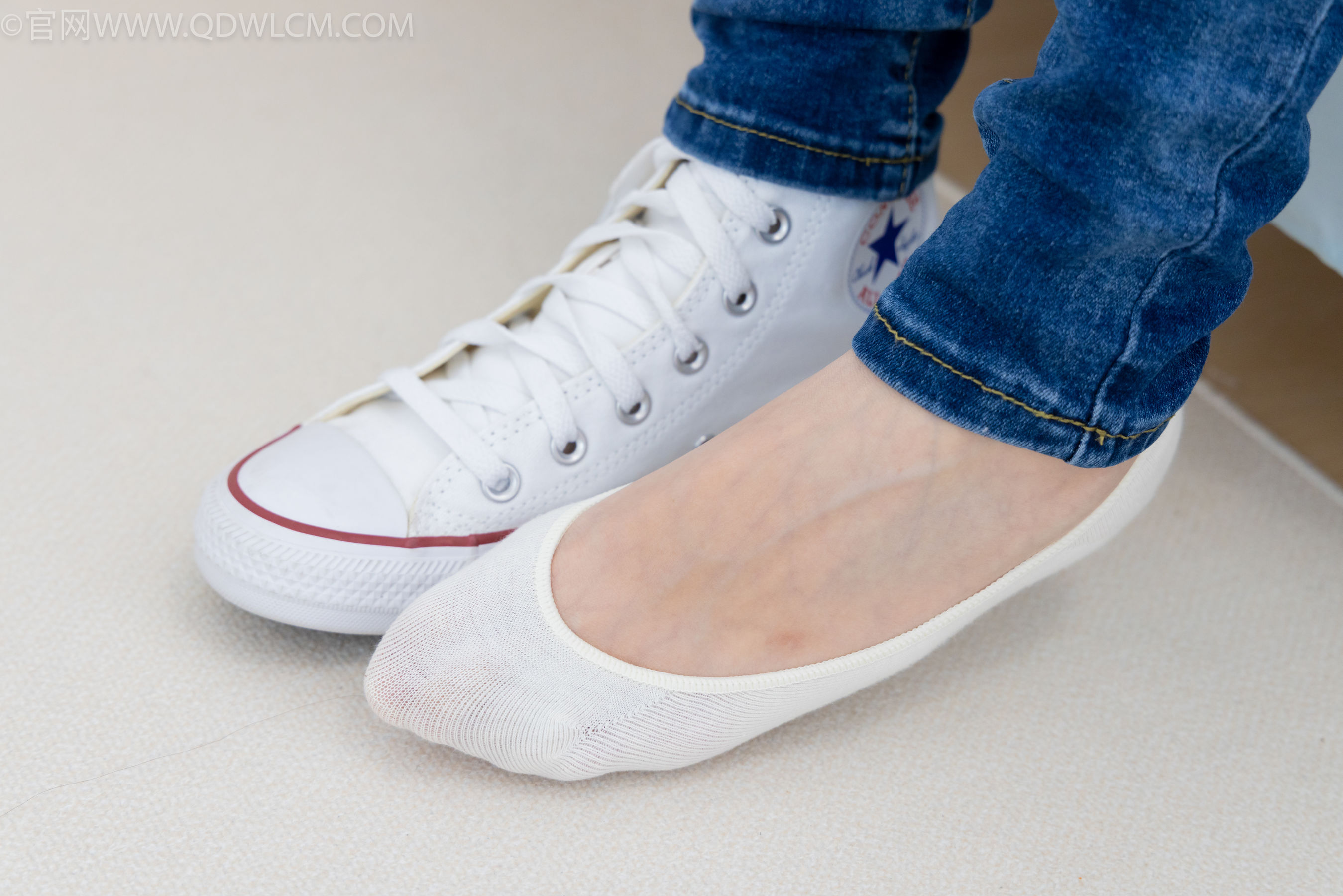 物恋传媒 No.2329 小竹 - 帆布鞋、白船袜、肚子疼揉肚子剧情/(158P)