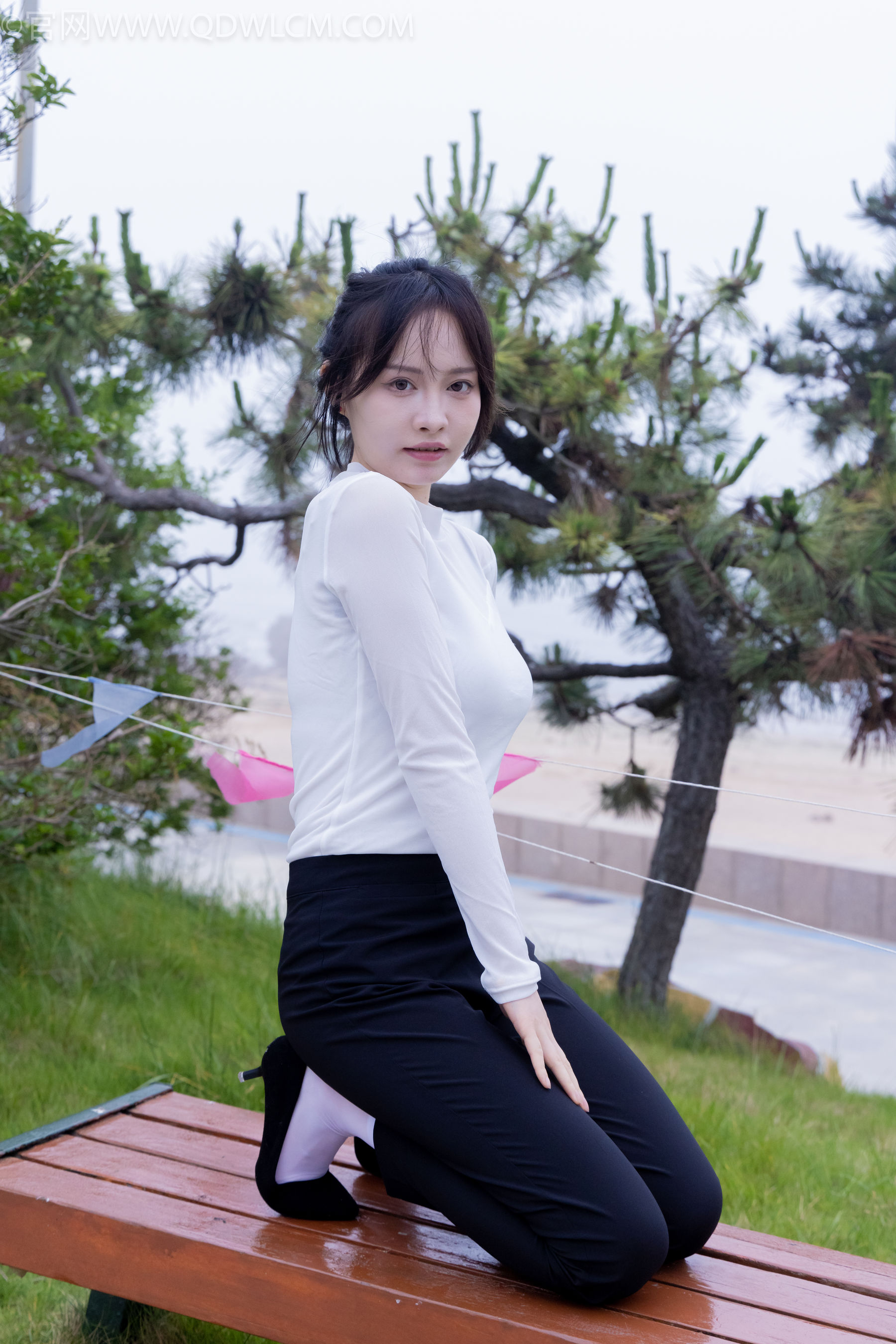 物恋传媒 No.2337 小酒 - 高跟鞋、短黑丝、短白丝/(315P)