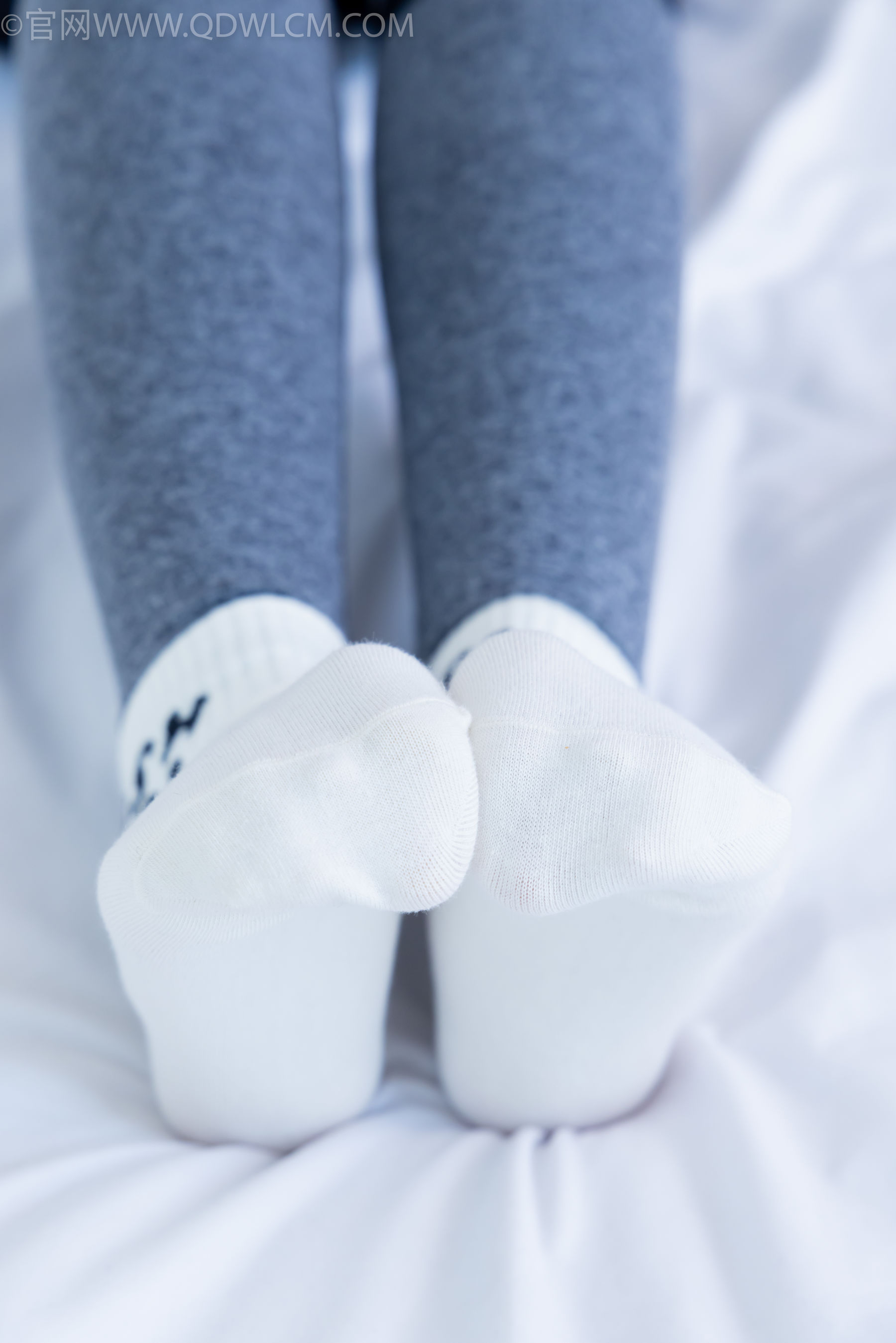 物恋传媒 No.2339 婷婷 - 长靴、白棉袜、裸足/(175P)