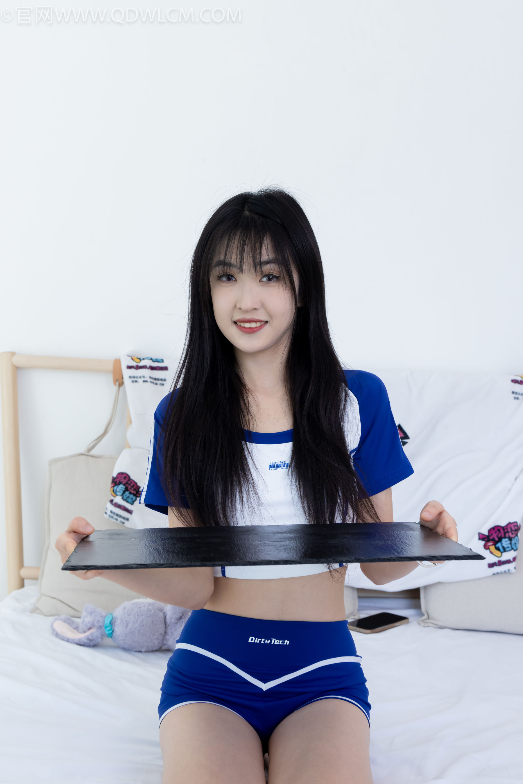 物恋传媒 No.2334 嘉木 - 运动鞋、厚白丝、裸足、裸足/(242P)