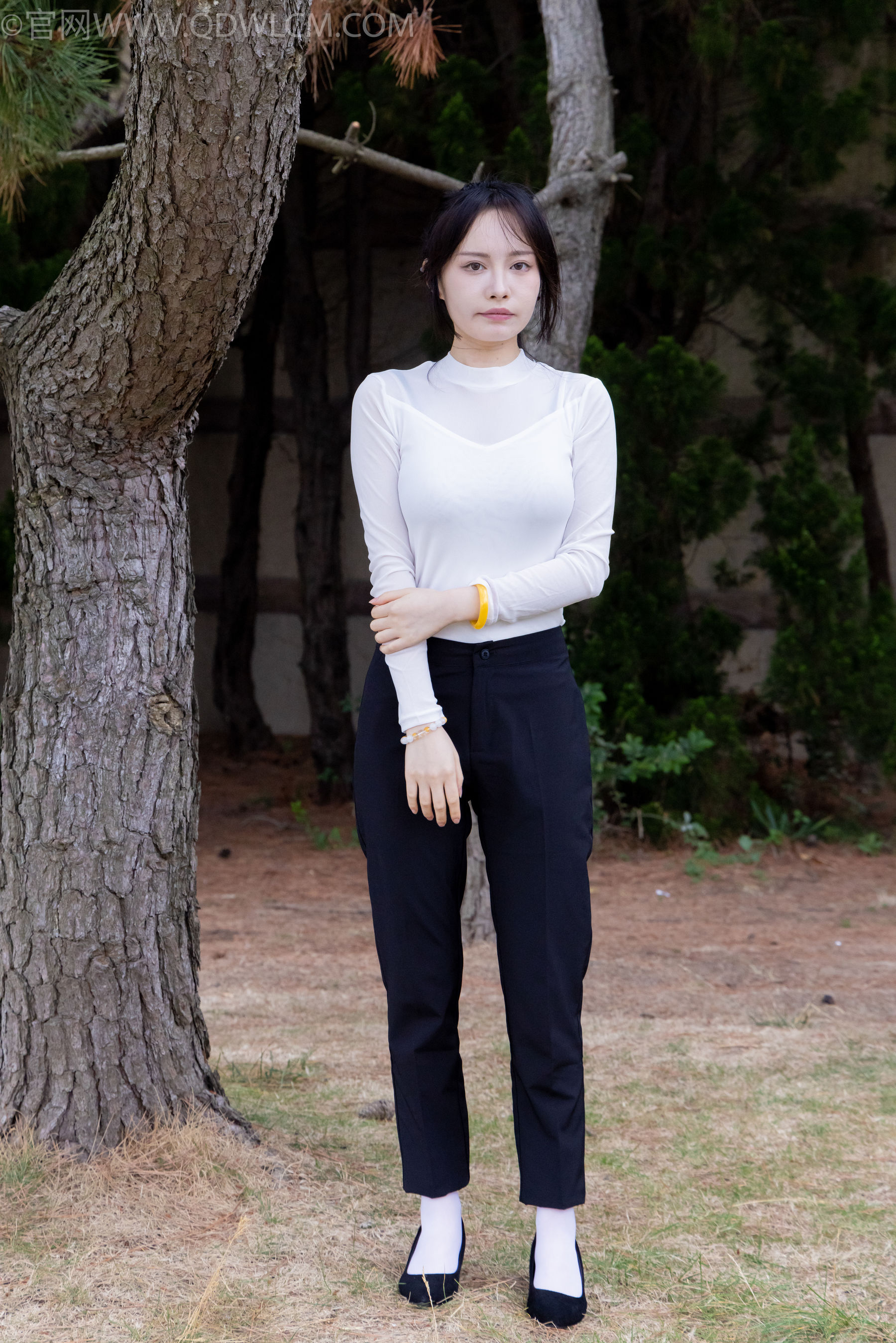 物恋传媒 No.2337 小酒 - 高跟鞋、短黑丝、短白丝/(315P)