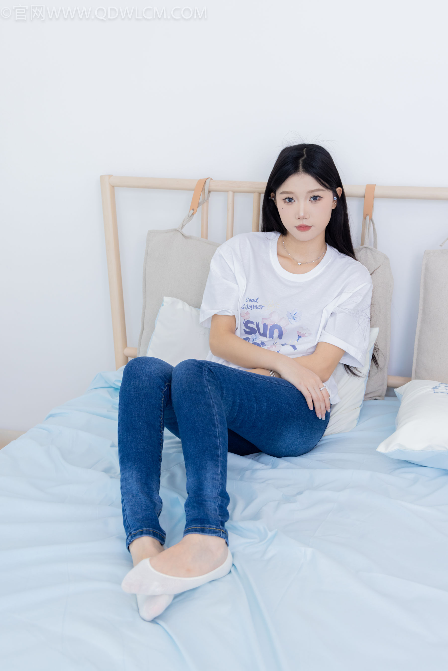 物恋传媒 No.2329 小竹 - 帆布鞋、白船袜、肚子疼揉肚子剧情/(158P)