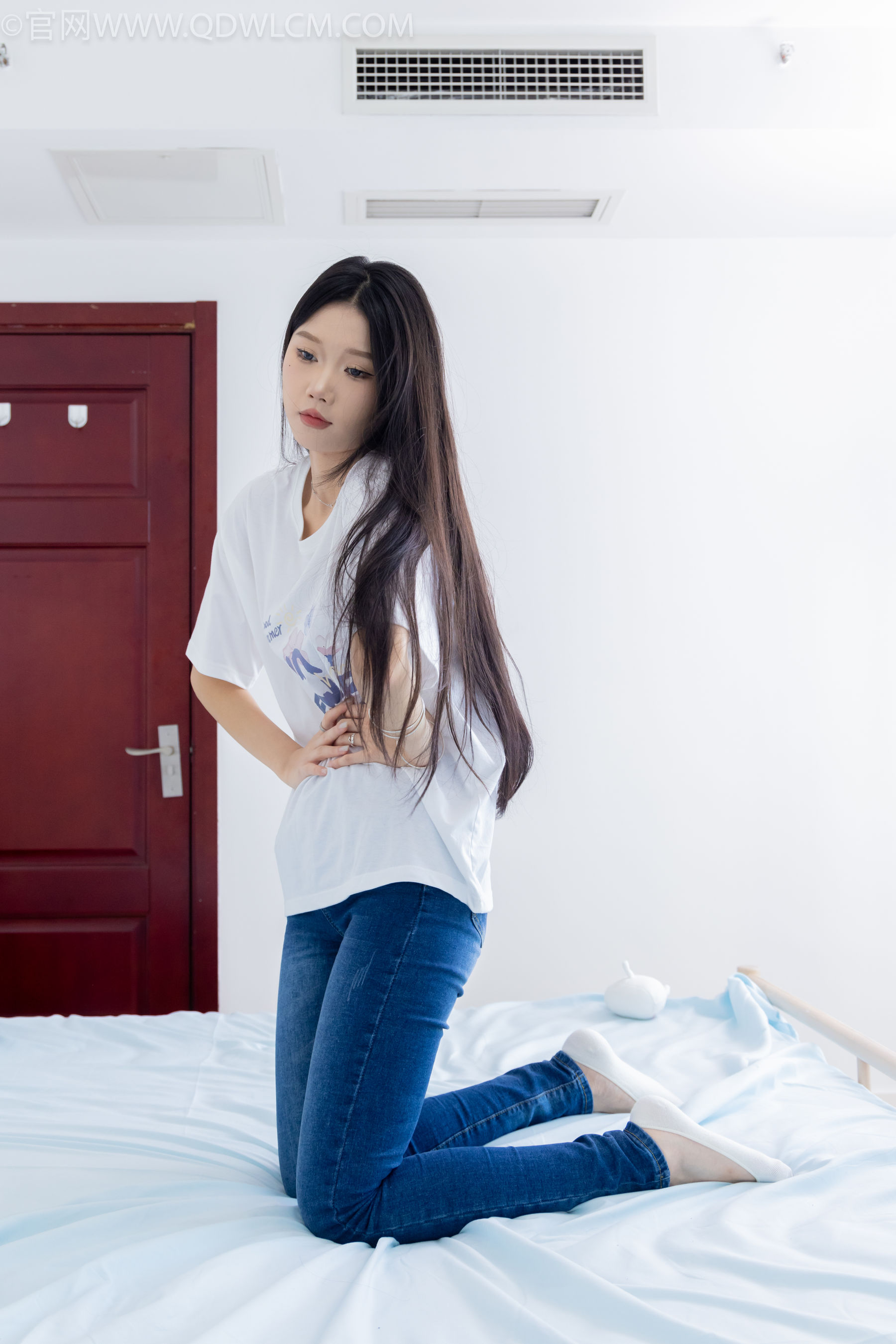 物恋传媒 No.2329 小竹 - 帆布鞋、白船袜、肚子疼揉肚子剧情/(158P)