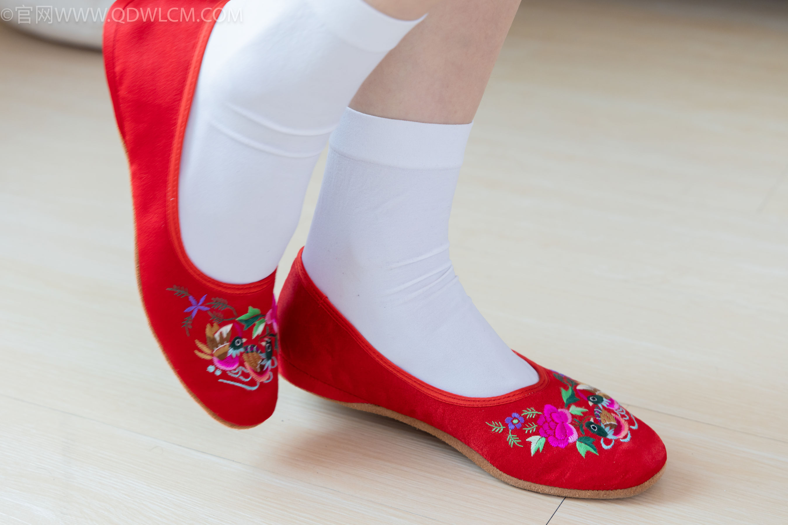 物恋传媒 No.2328 绒绒 - 汉服、布鞋、白棉袜、红色船袜/(174P)