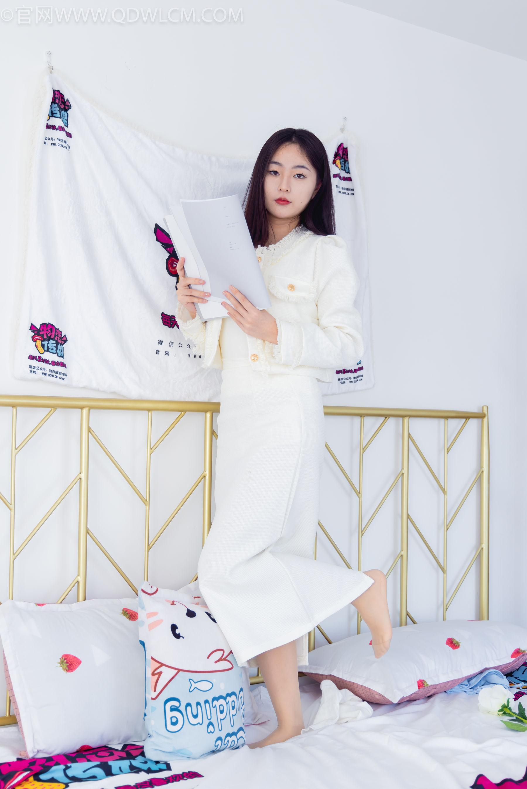 物恋传媒 No.2335 美兔 - 布鞋、长靴、白棉袜、薄肉丝/(227P)