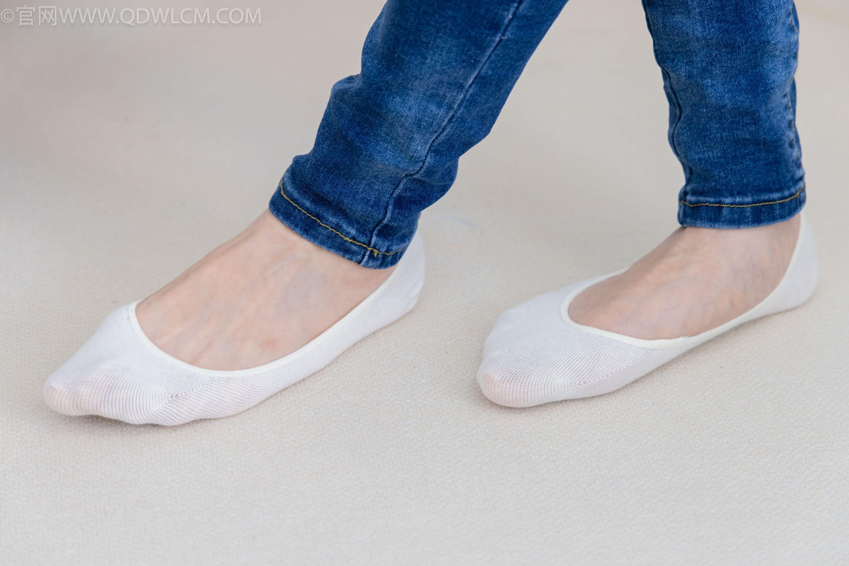 物恋传媒 No.2329 小竹 - 帆布鞋、白船袜、肚子疼揉肚子剧情/(158P)