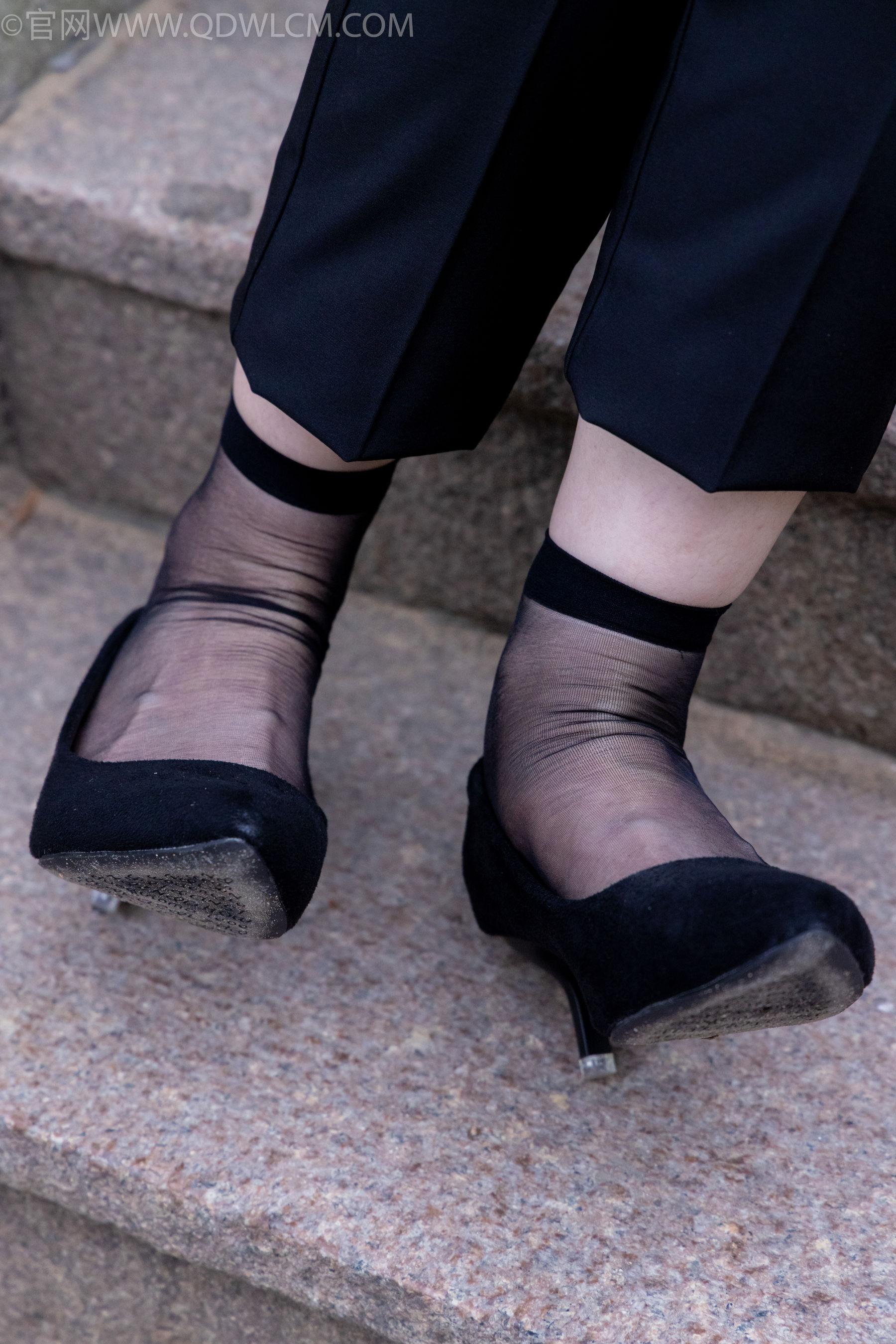 物恋传媒 No.2337 小酒 - 高跟鞋、短黑丝、短白丝/(315P)