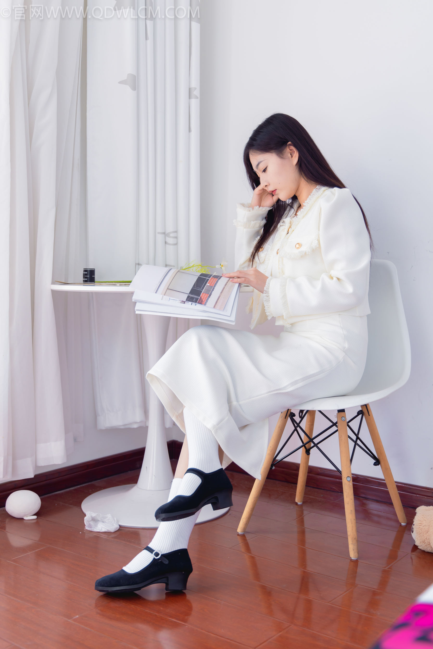 物恋传媒 No.2335 美兔 - 布鞋、长靴、白棉袜、薄肉丝/(227P)