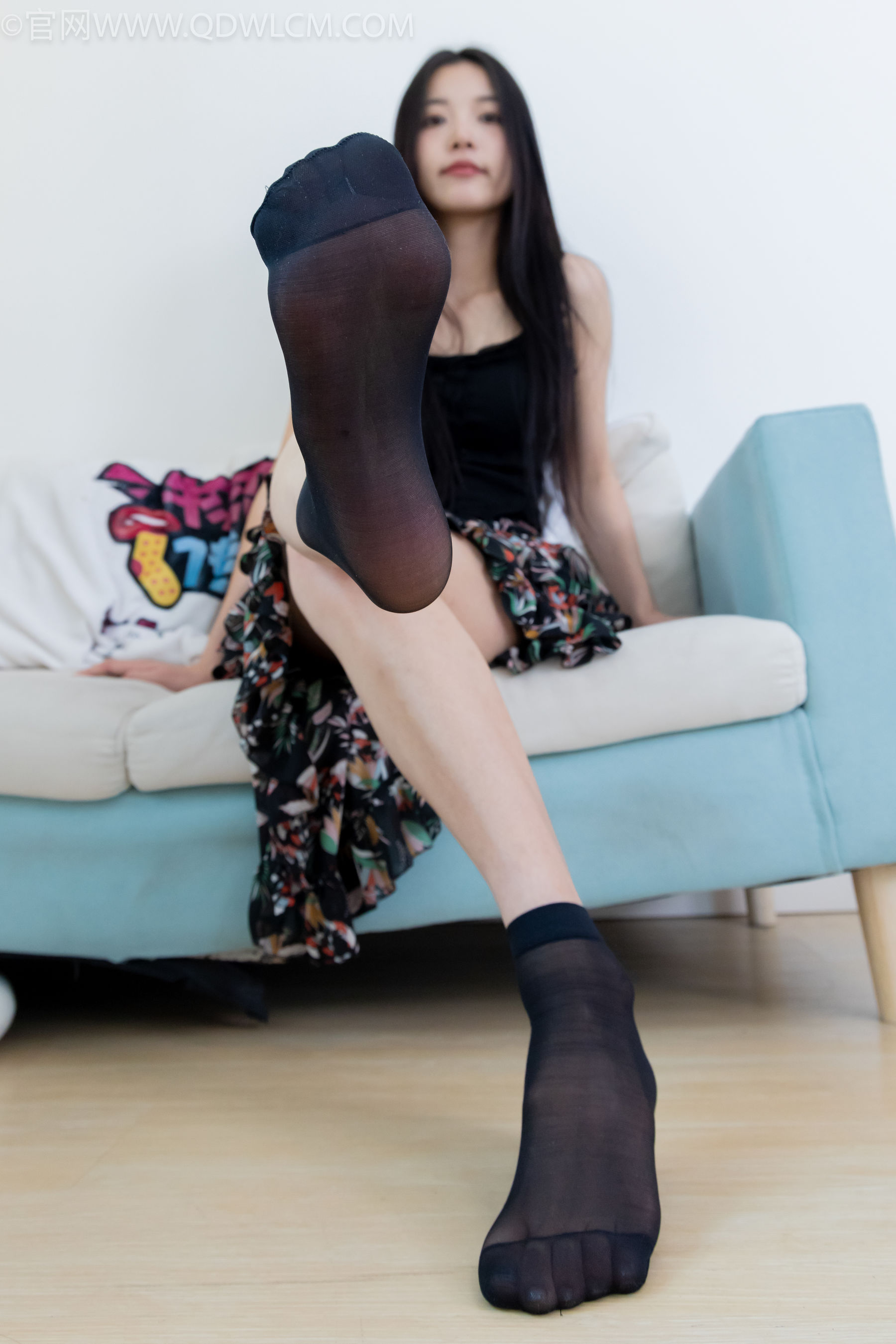 物恋传媒 No.2332 茯苓 - 短靴、短黑丝、裸足/(184P)