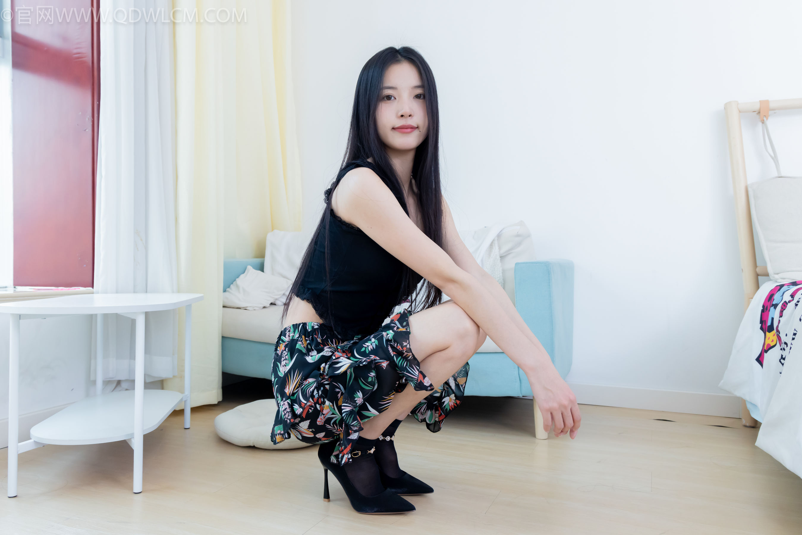 物恋传媒 No.2332 茯苓 - 短靴、短黑丝、裸足/(184P)