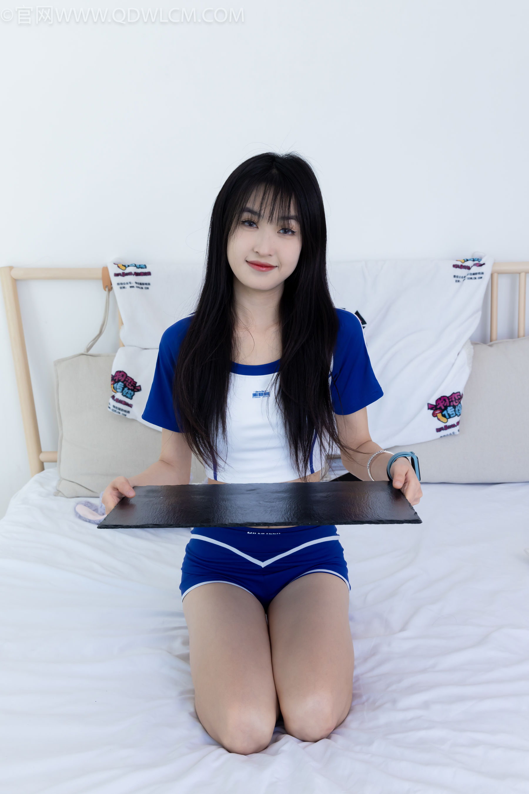 物恋传媒 No.2334 嘉木 - 运动鞋、厚白丝、裸足、裸足/(242P)