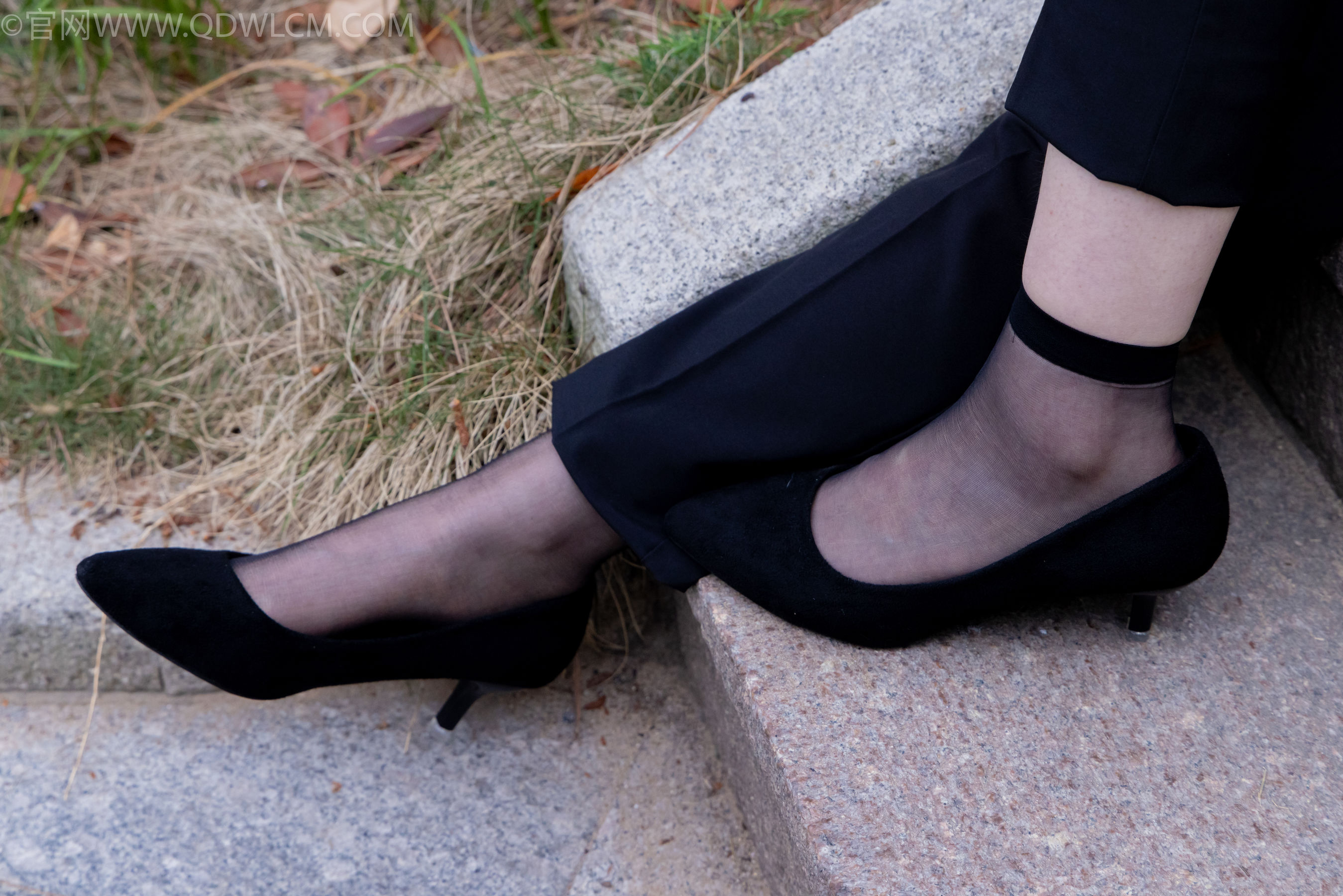 物恋传媒 No.2337 小酒 - 高跟鞋、短黑丝、短白丝/(315P)