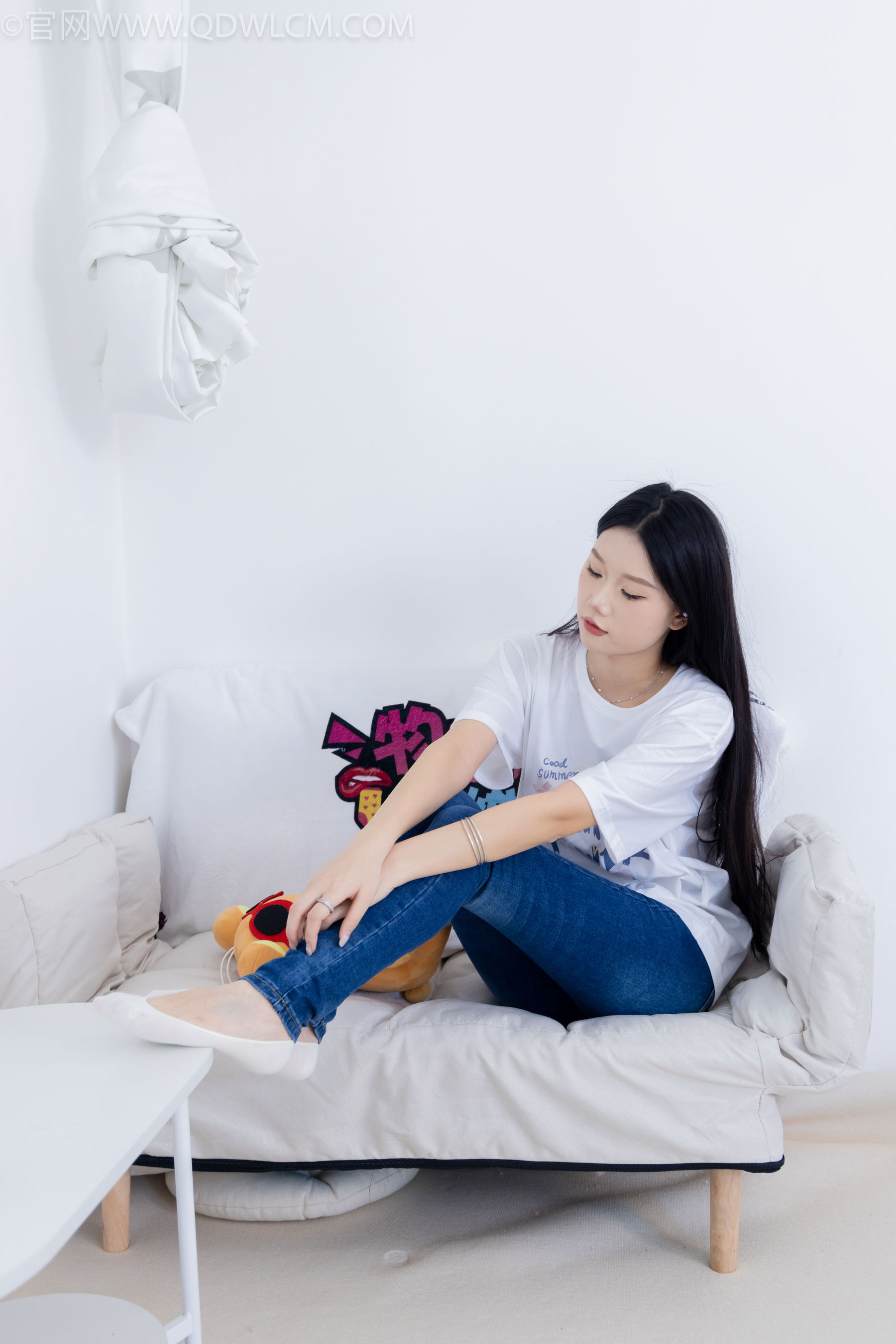 物恋传媒 No.2329 小竹 - 帆布鞋、白船袜、肚子疼揉肚子剧情/(158P)