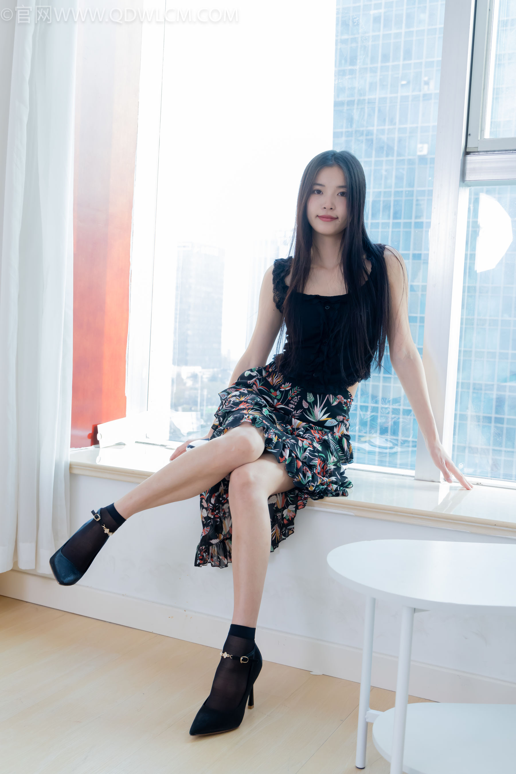 物恋传媒 No.2332 茯苓 - 短靴、短黑丝、裸足/(184P)