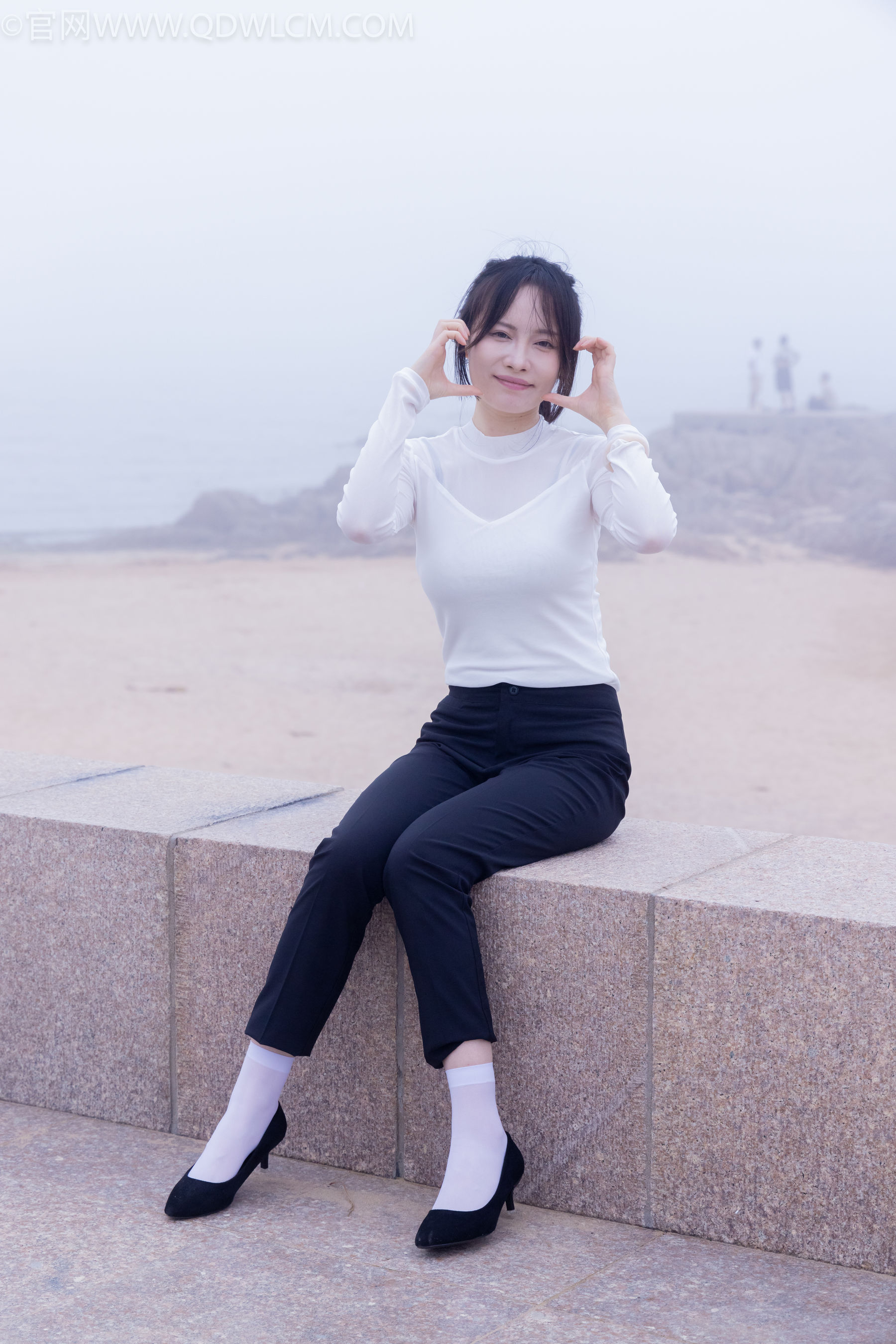 物恋传媒 No.2337 小酒 - 高跟鞋、短黑丝、短白丝/(315P)