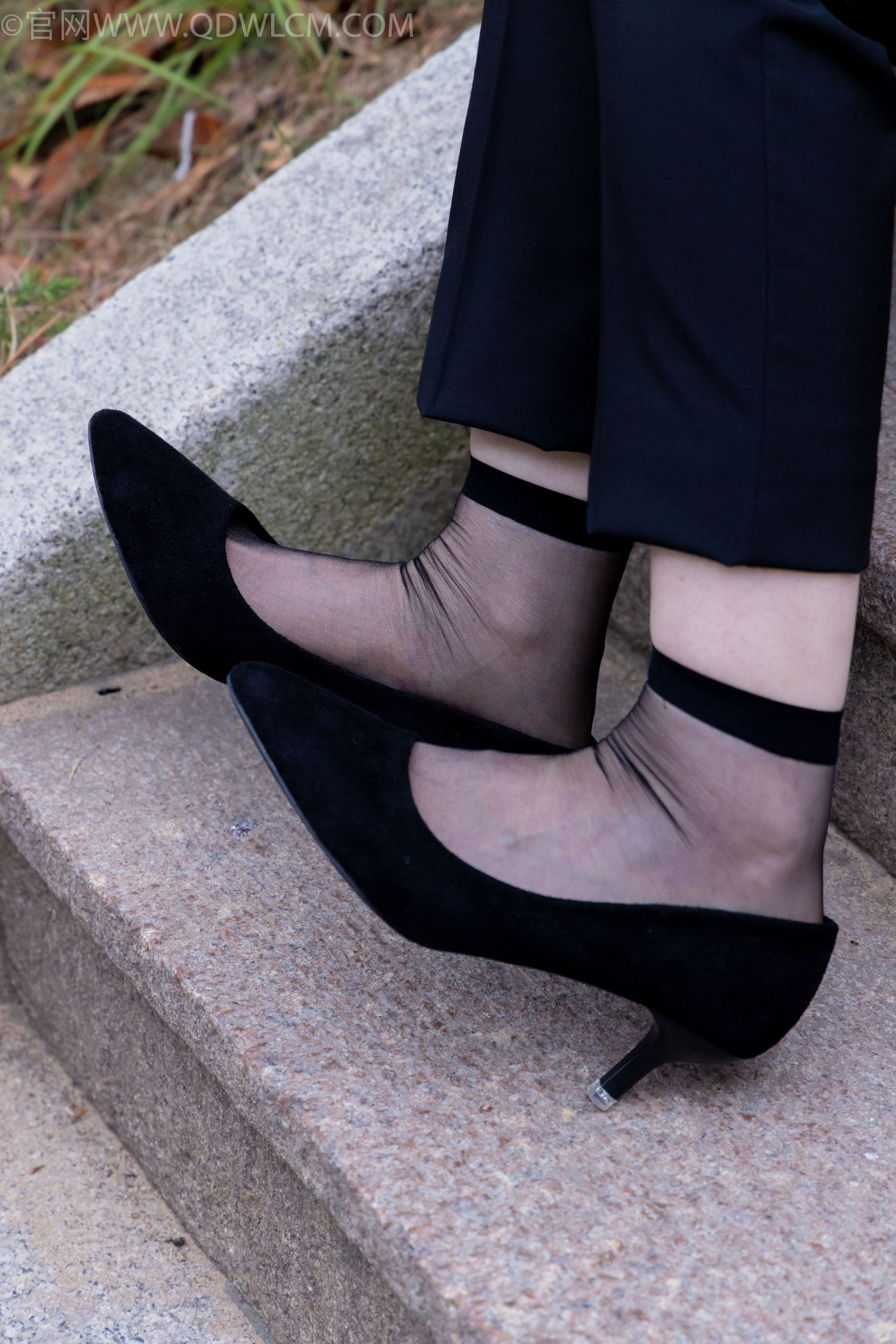 物恋传媒 No.2337 小酒 - 高跟鞋、短黑丝、短白丝/(315P)