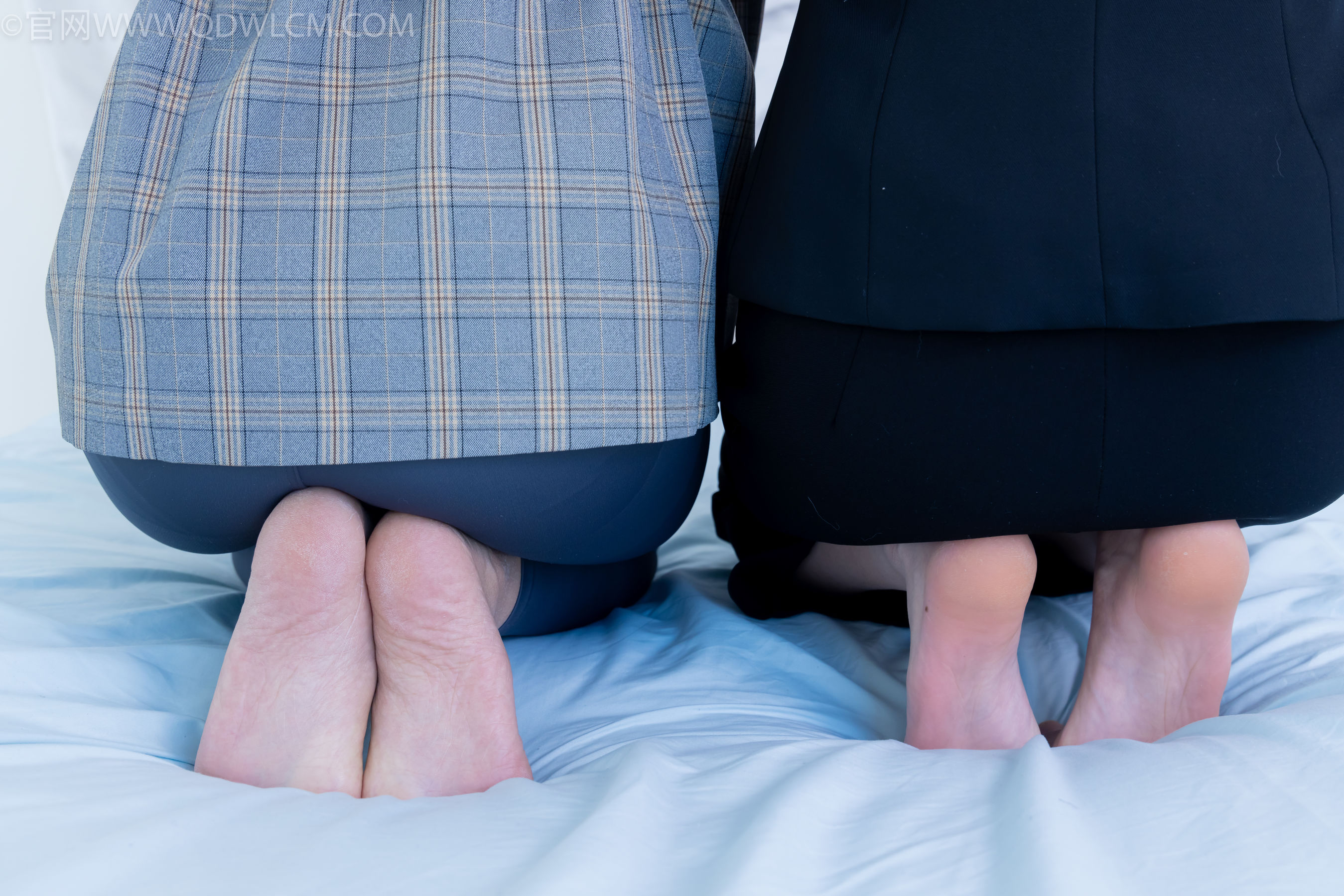 物恋传媒 No.2338 菜菜&岚岚 - 两双平底鞋、短黑丝、短肉丝/(169P)