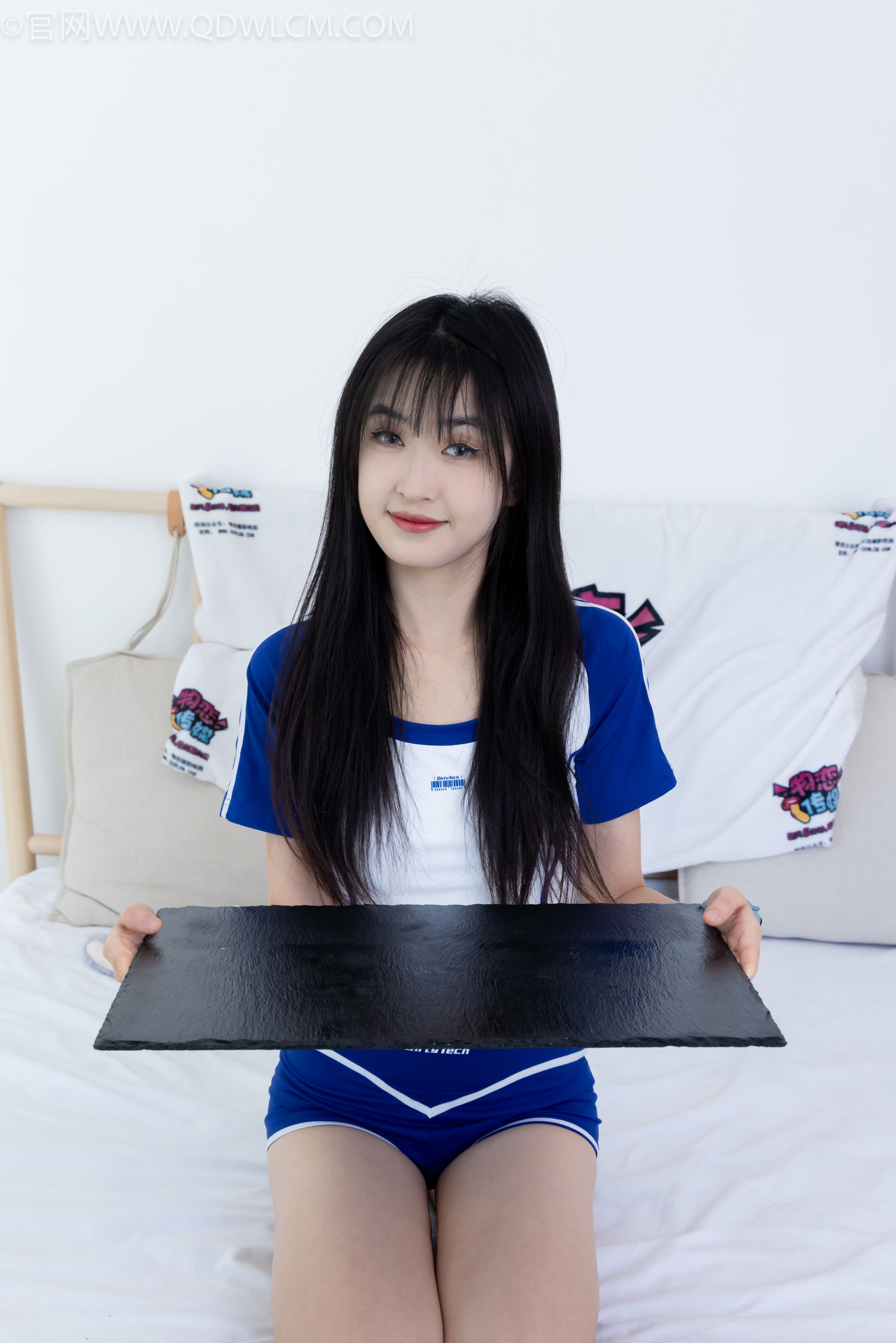 物恋传媒 No.2334 嘉木 - 运动鞋、厚白丝、裸足、裸足/(242P)