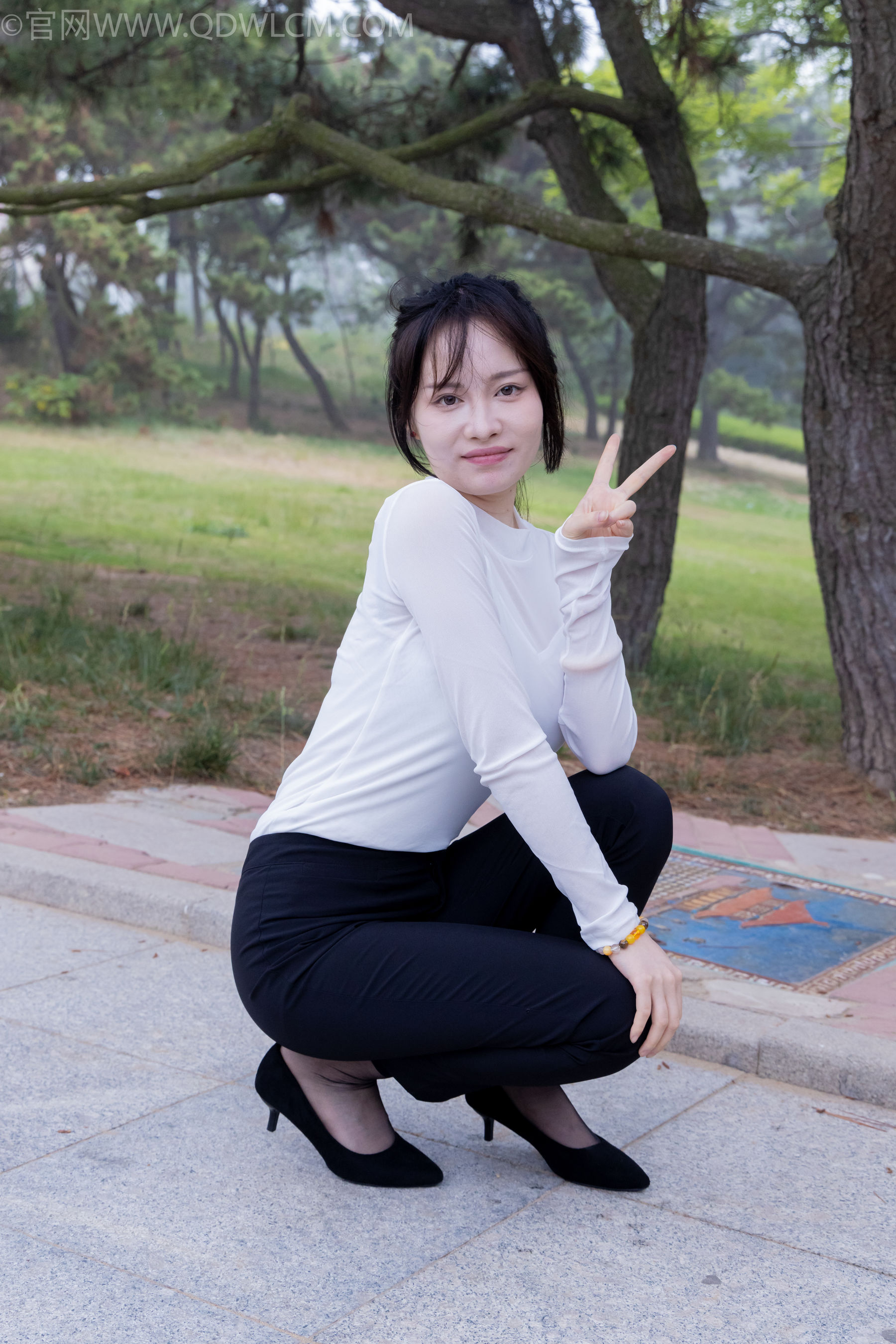 物恋传媒 No.2337 小酒 - 高跟鞋、短黑丝、短白丝/(315P)