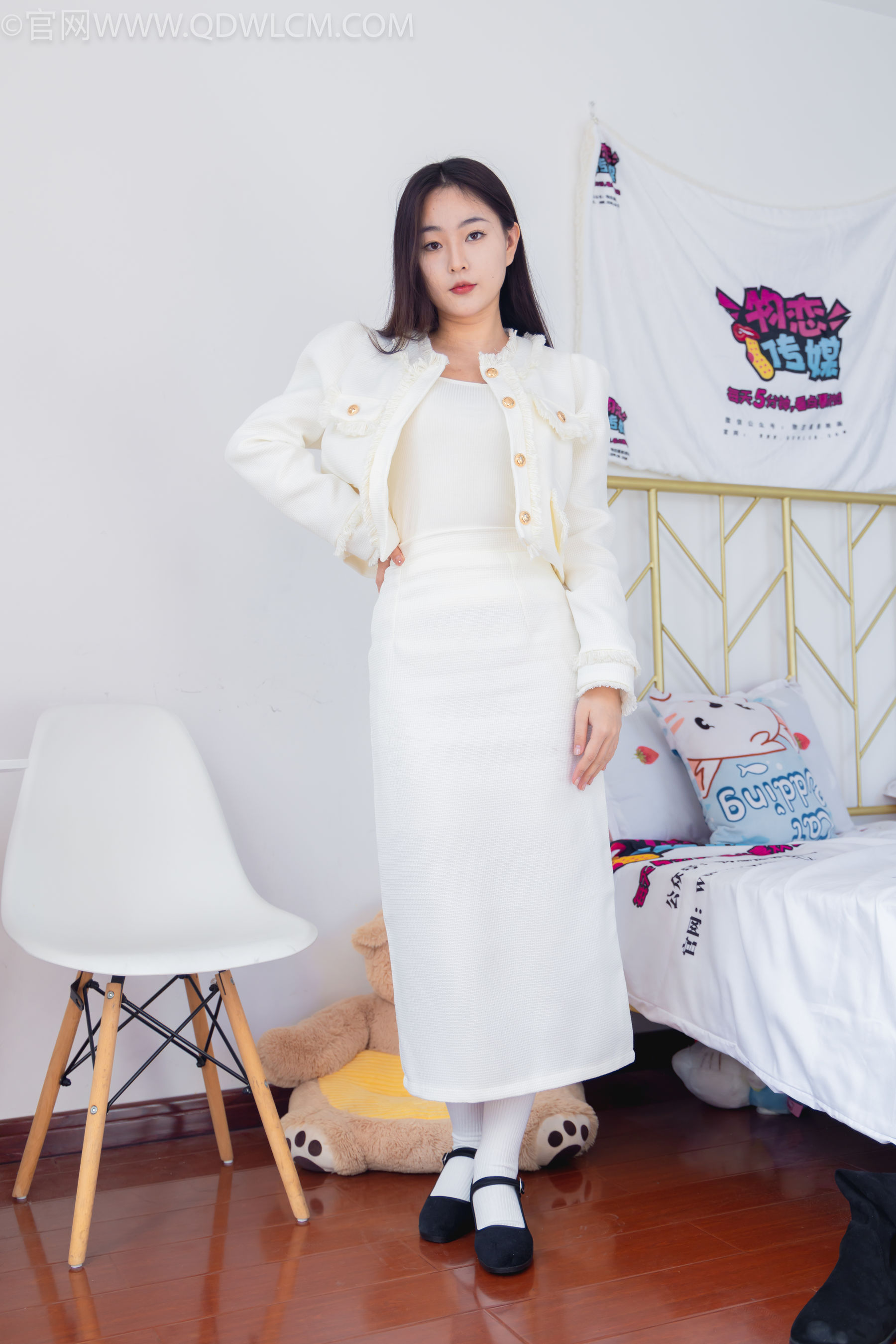 物恋传媒 No.2335 美兔 - 布鞋、长靴、白棉袜、薄肉丝/(227P)