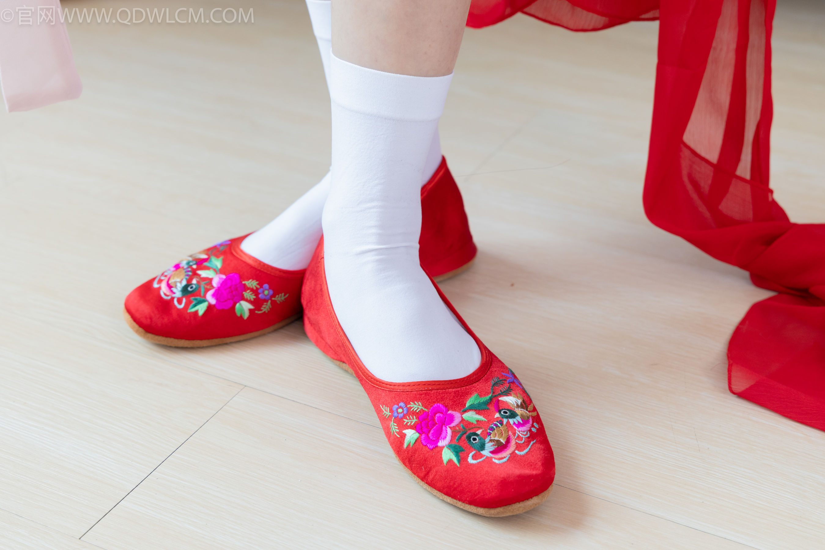 物恋传媒 No.2328 绒绒 - 汉服、布鞋、白棉袜、红色船袜/(174P)