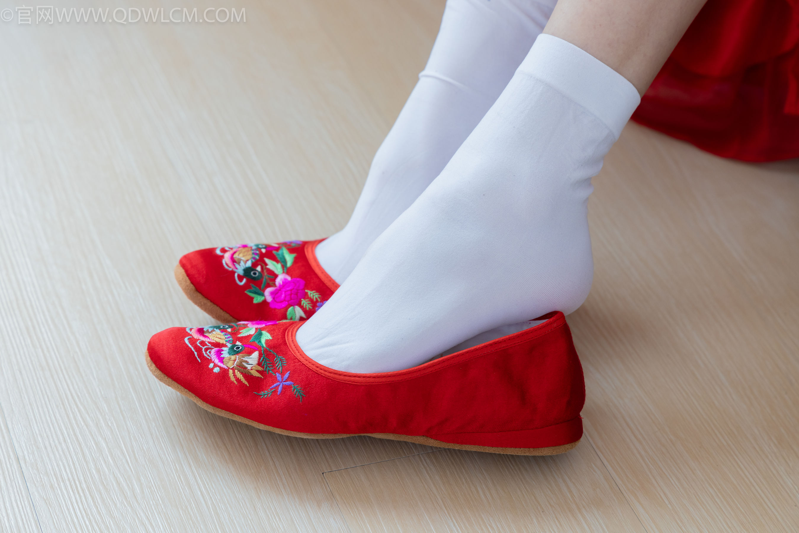 物恋传媒 No.2328 绒绒 - 汉服、布鞋、白棉袜、红色船袜/(174P)