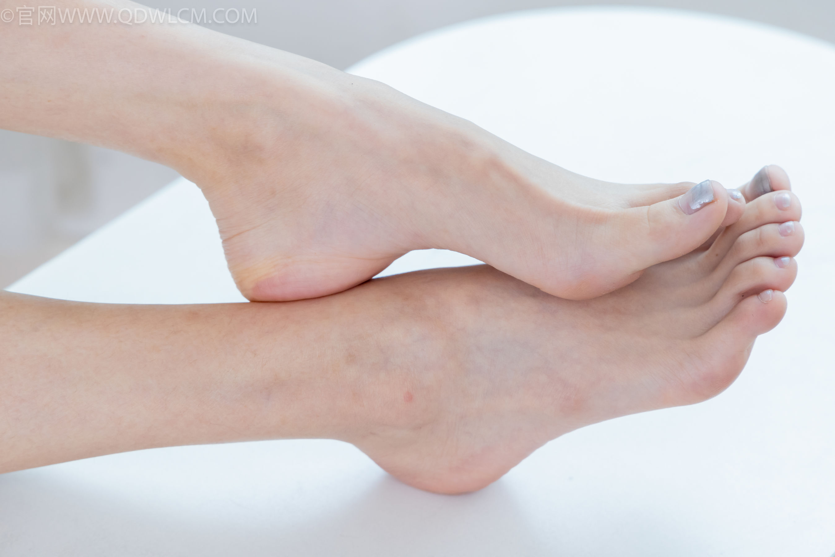 物恋传媒 No.2332 茯苓 - 短靴、短黑丝、裸足/(184P)