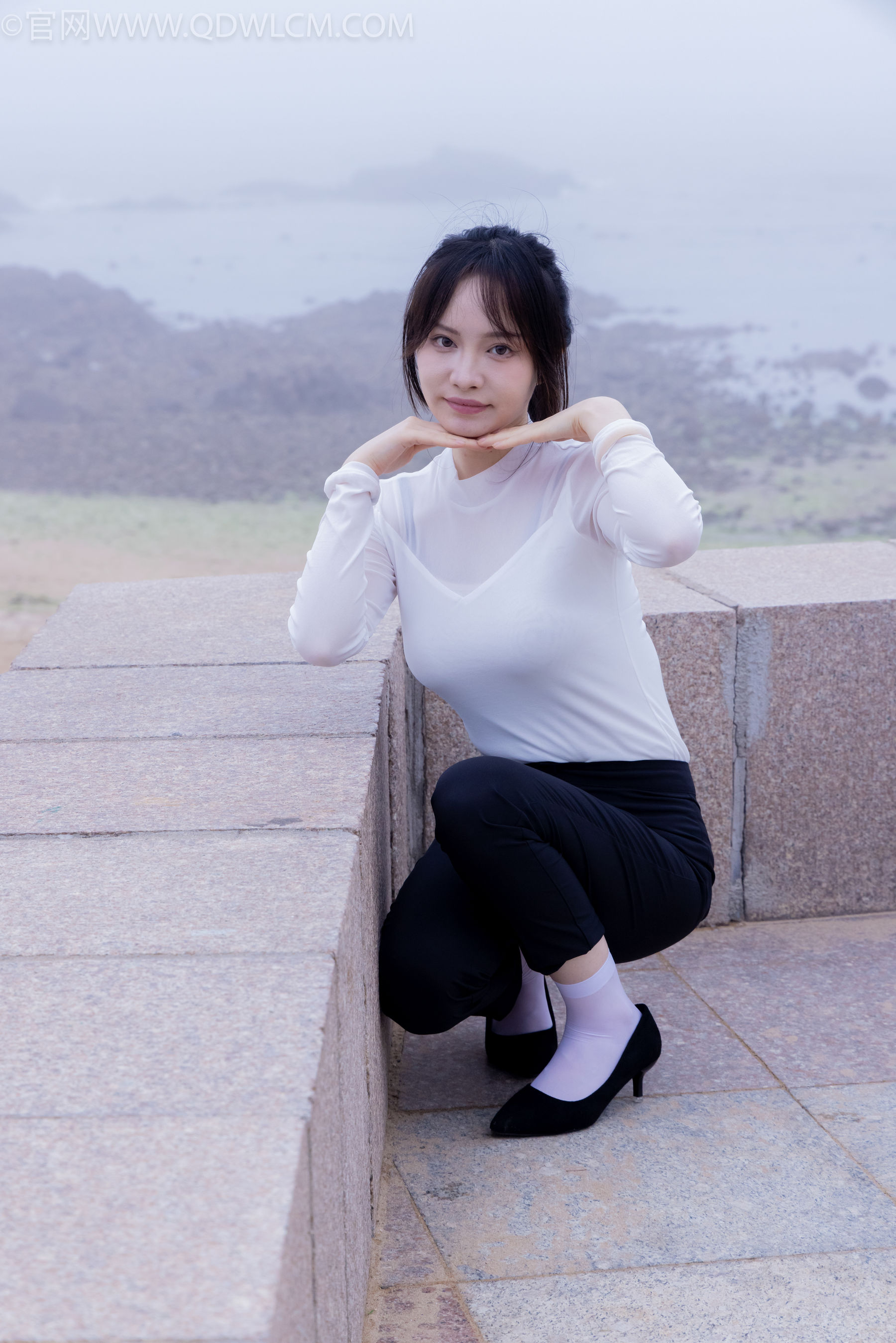 物恋传媒 No.2337 小酒 - 高跟鞋、短黑丝、短白丝/(315P)