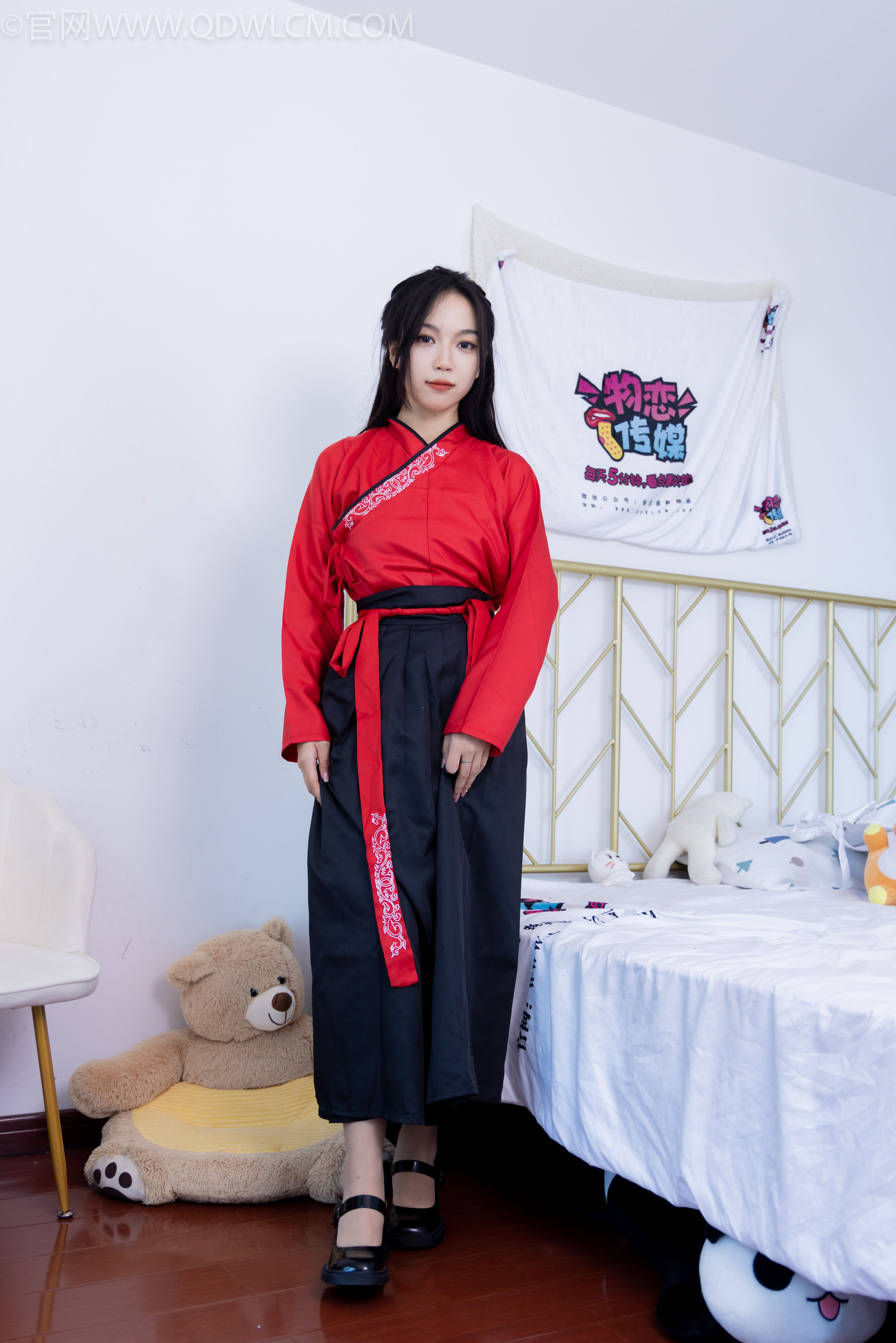 物恋传媒 No.2330 纱纱 - 汉服、皮鞋、白棉袜、薄肉丝/(219P)