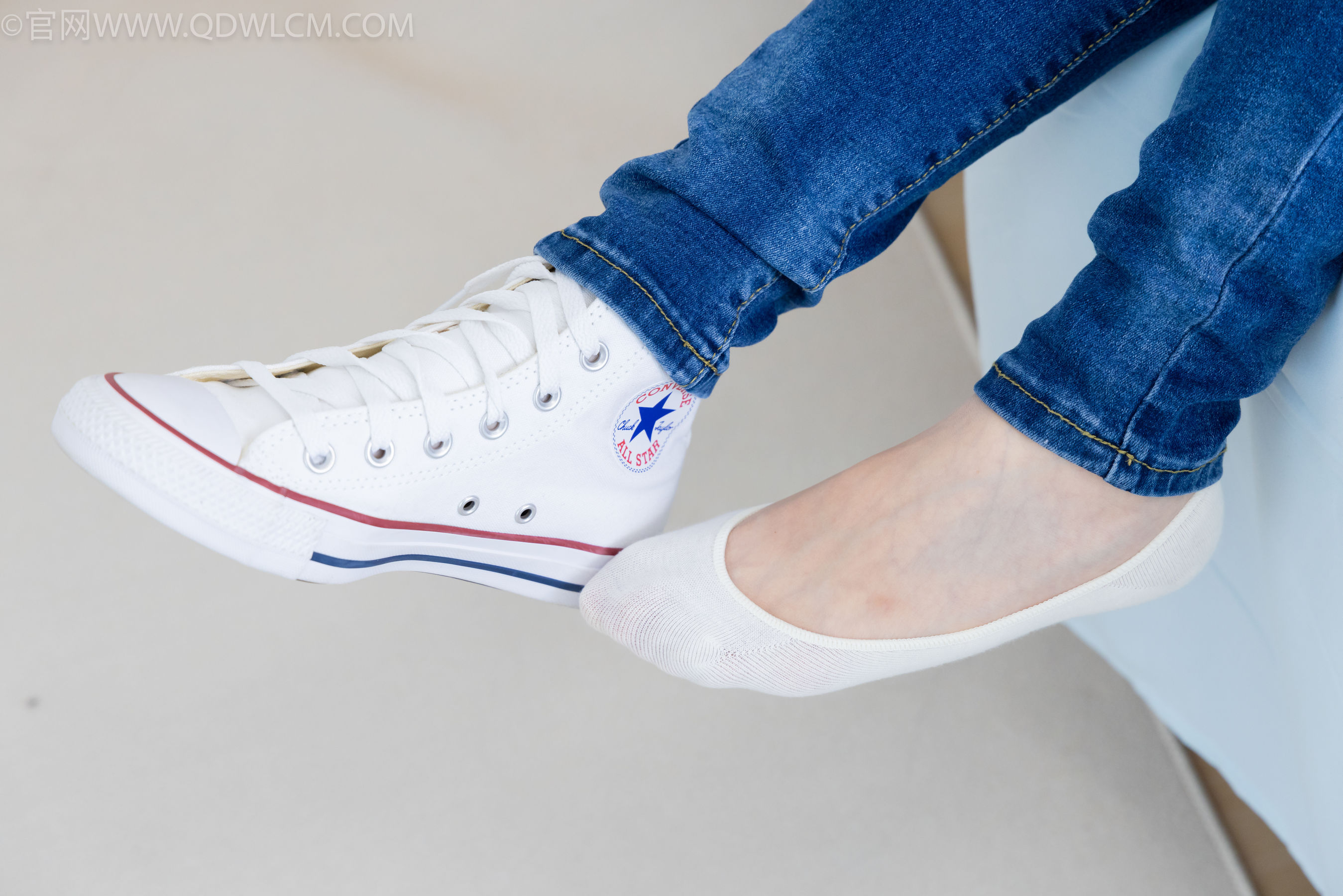 物恋传媒 No.2329 小竹 - 帆布鞋、白船袜、肚子疼揉肚子剧情/(158P)