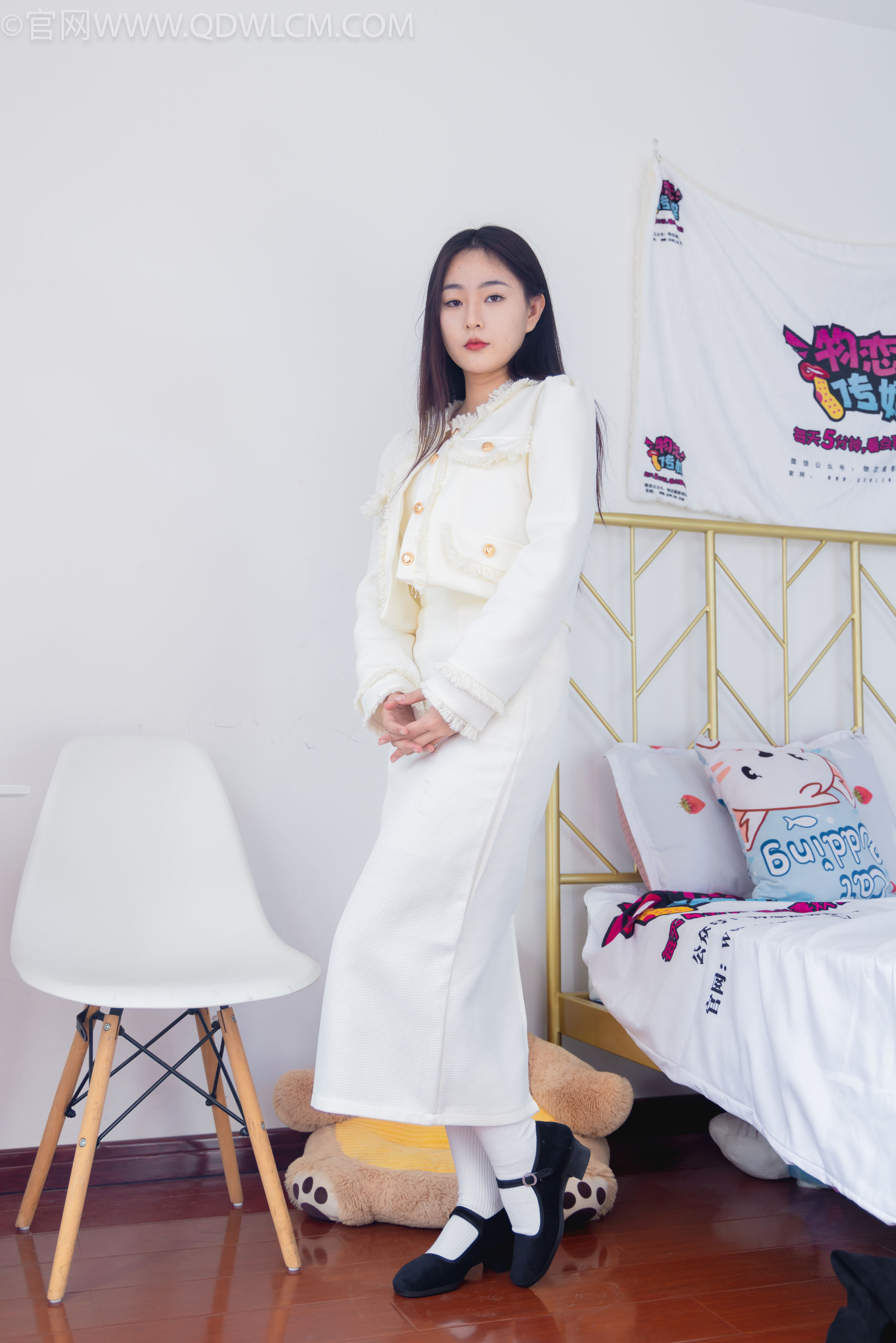 物恋传媒 No.2335 美兔 - 布鞋、长靴、白棉袜、薄肉丝/(227P)