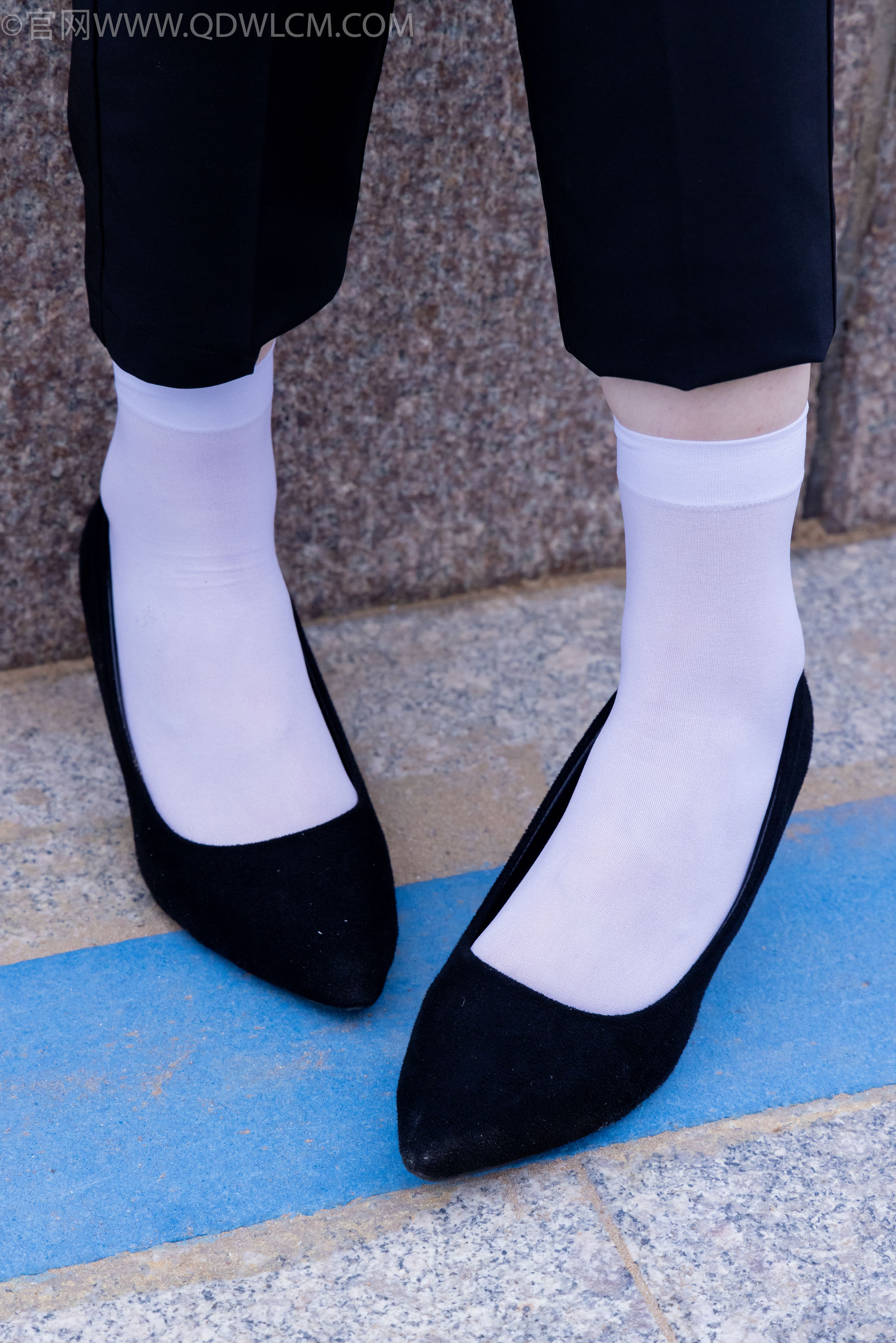 物恋传媒 No.2337 小酒 - 高跟鞋、短黑丝、短白丝/(315P)