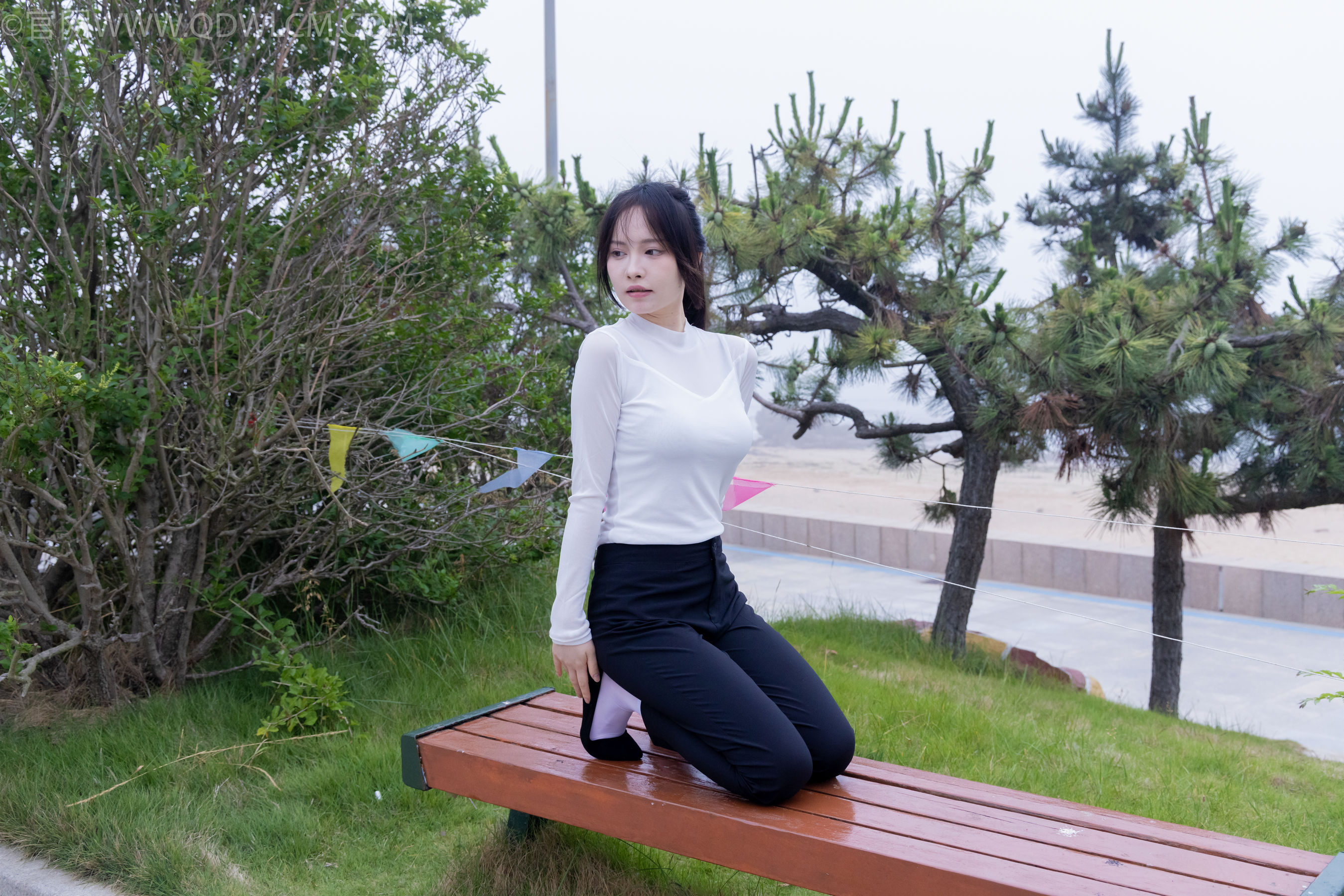 物恋传媒 No.2337 小酒 - 高跟鞋、短黑丝、短白丝/(315P)