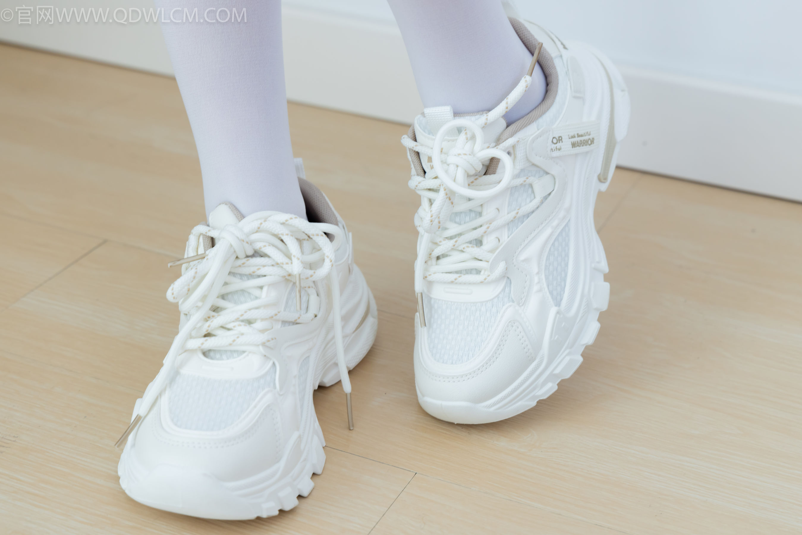 物恋传媒 No.2334 嘉木 - 运动鞋、厚白丝、裸足、裸足/(242P)