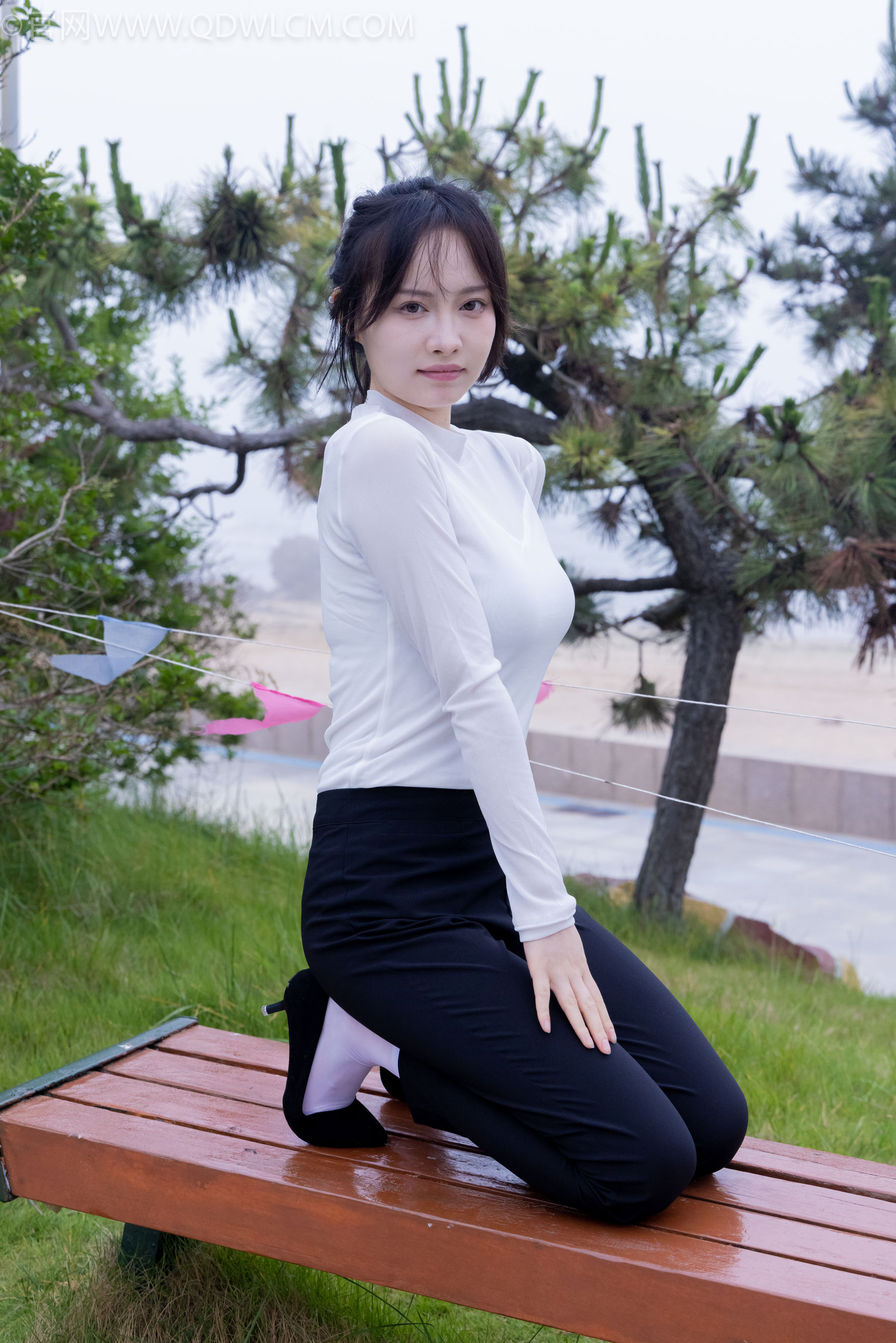 物恋传媒 No.2337 小酒 - 高跟鞋、短黑丝、短白丝/(315P)