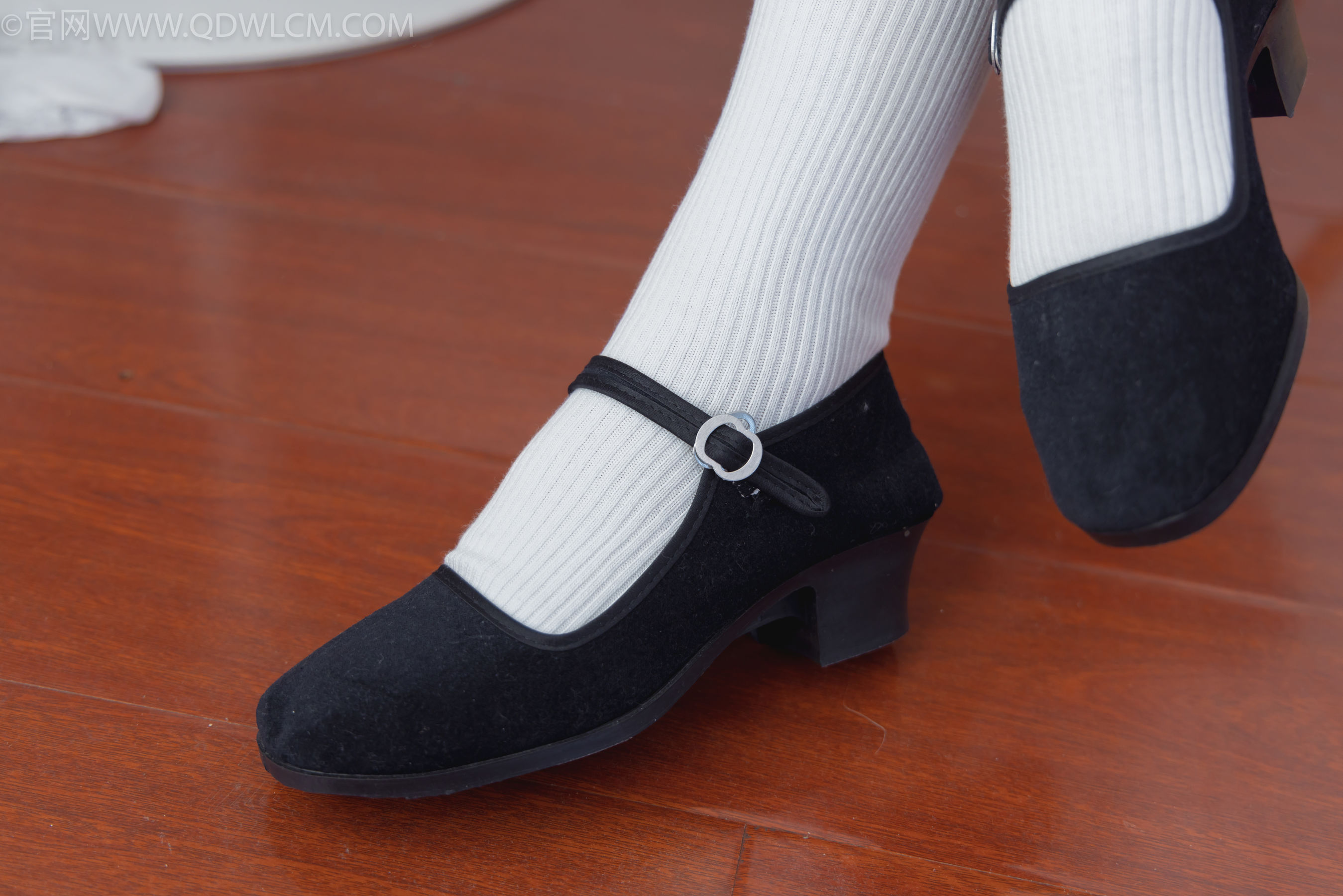 物恋传媒 No.2335 美兔 - 布鞋、长靴、白棉袜、薄肉丝/(227P)