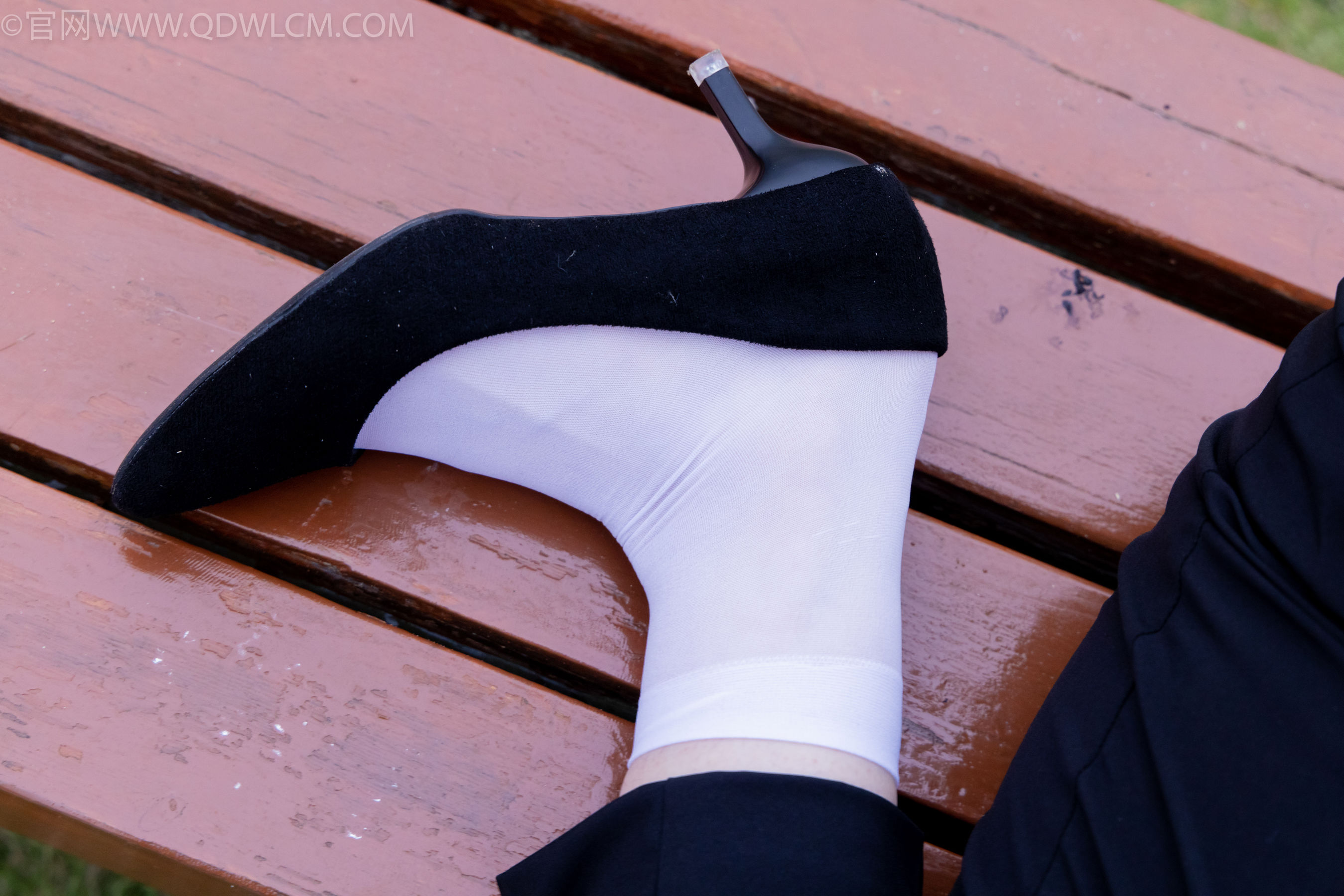 物恋传媒 No.2337 小酒 - 高跟鞋、短黑丝、短白丝/(315P)