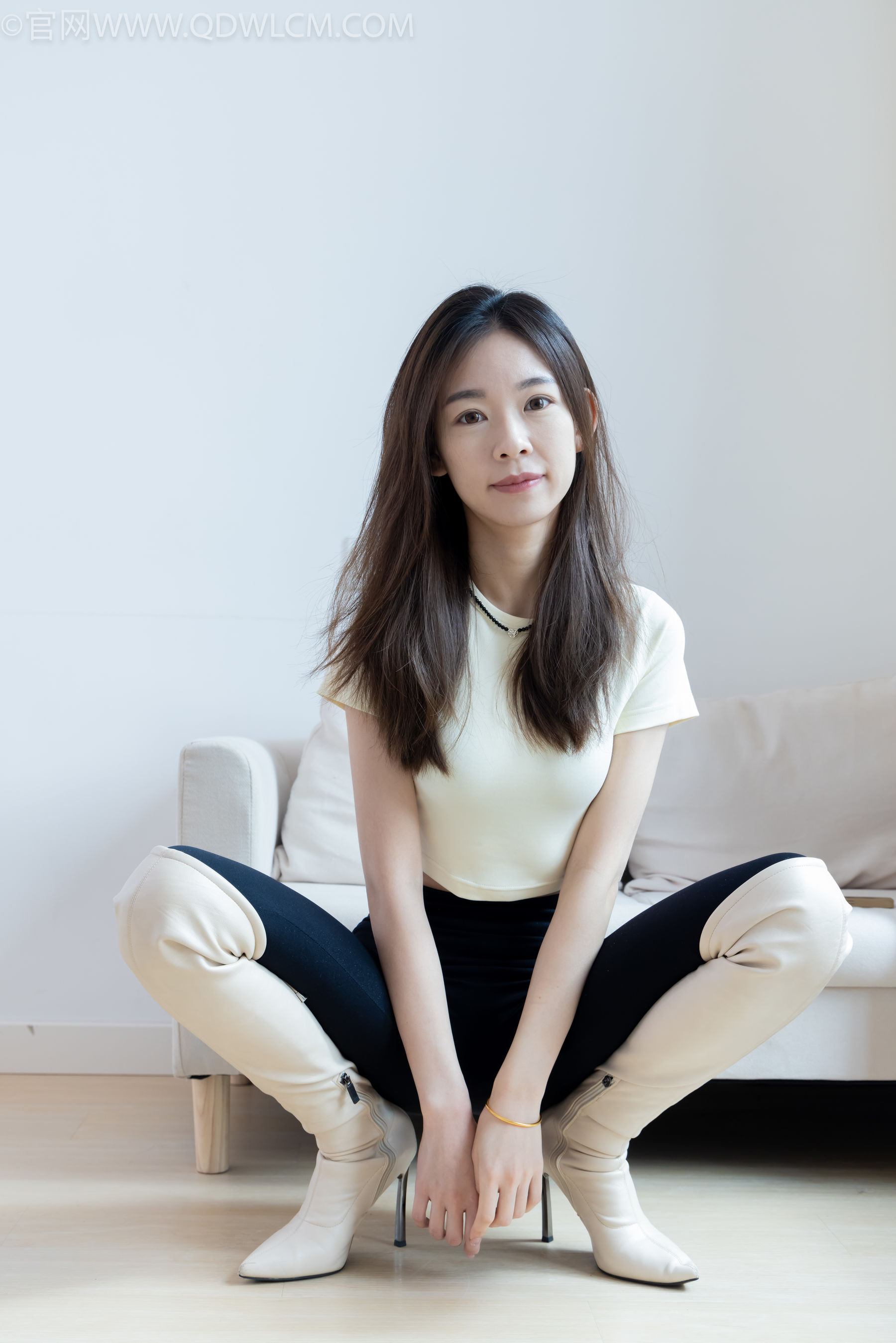 物恋传媒 No.2339 婷婷 - 长靴、白棉袜、裸足/(175P)