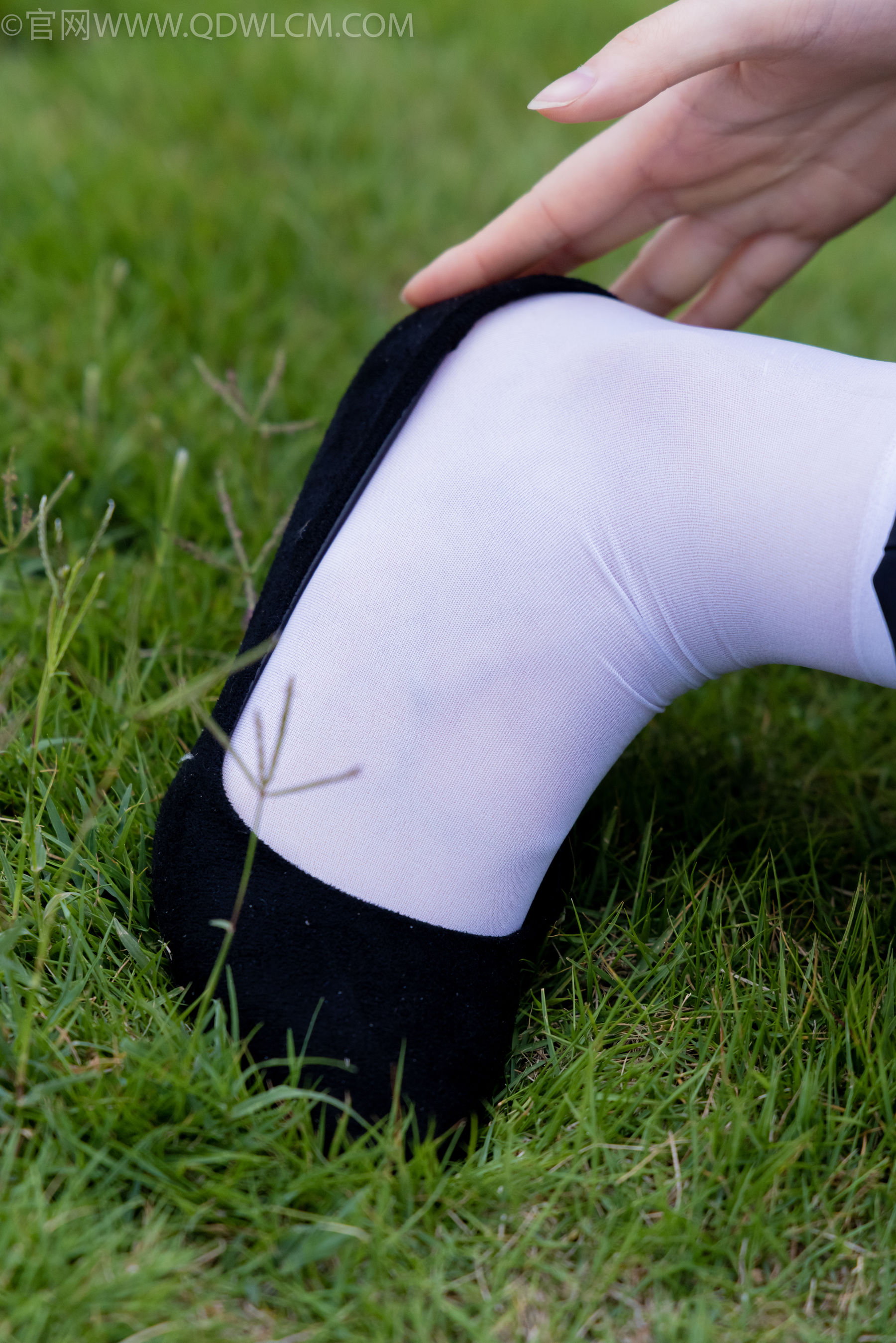 物恋传媒 No.2337 小酒 - 高跟鞋、短黑丝、短白丝/(315P)