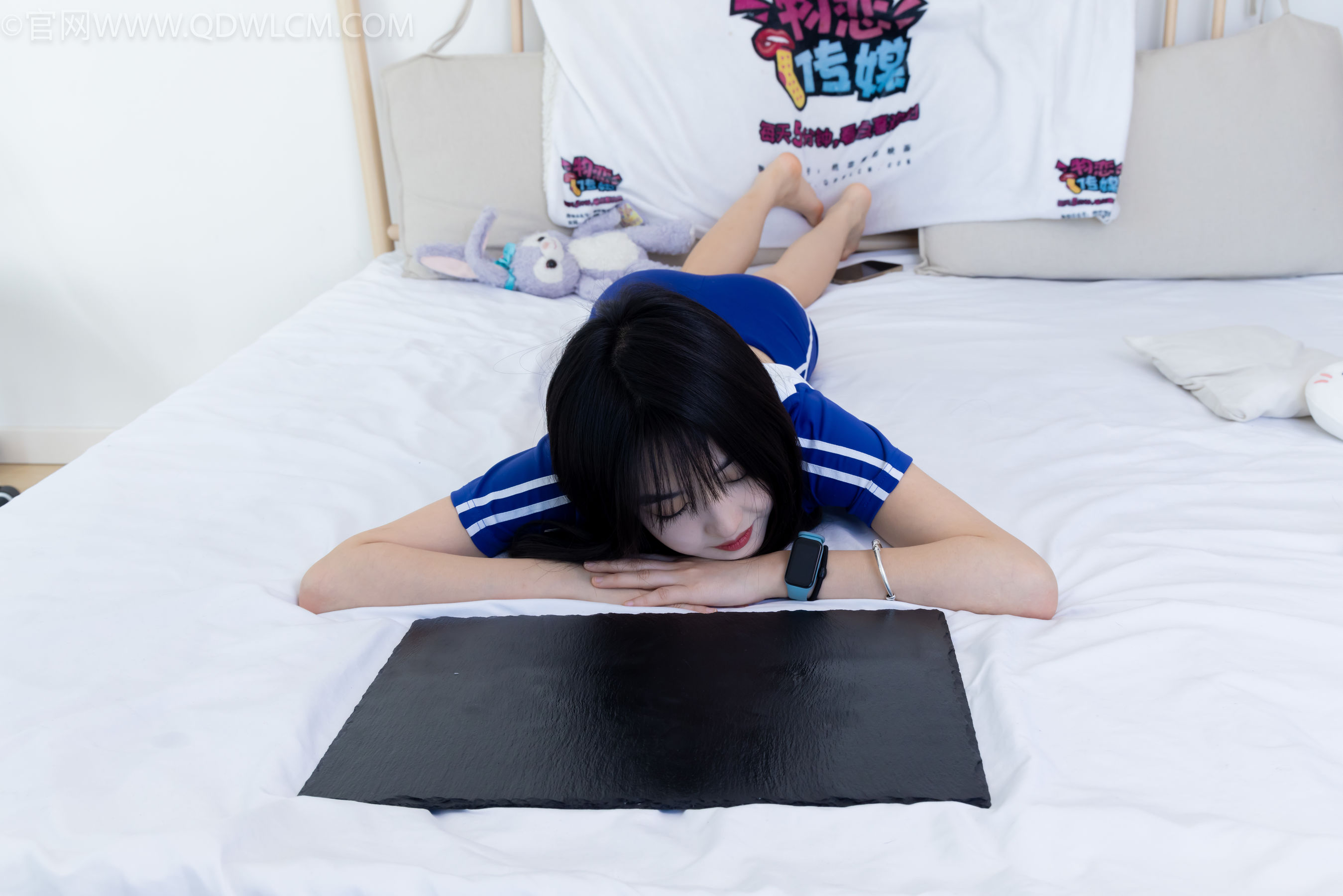 物恋传媒 No.2334 嘉木 - 运动鞋、厚白丝、裸足、裸足/(242P)