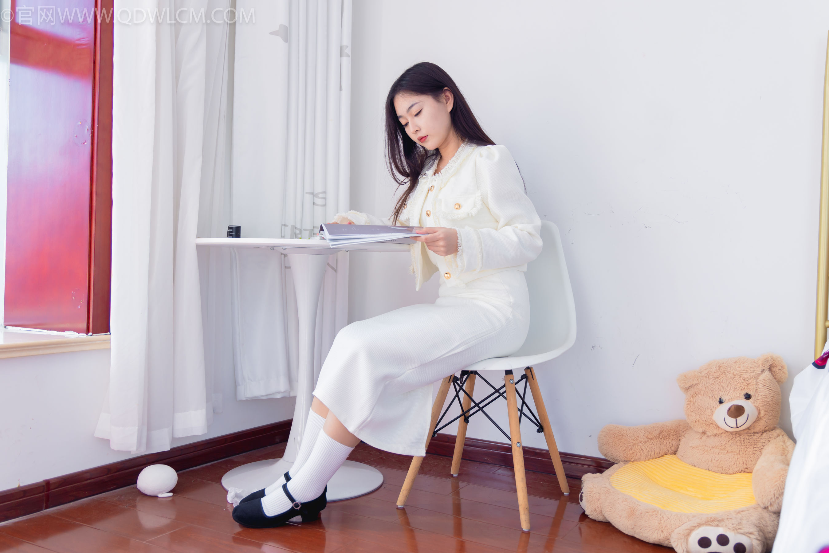 物恋传媒 No.2335 美兔 - 布鞋、长靴、白棉袜、薄肉丝/(227P)