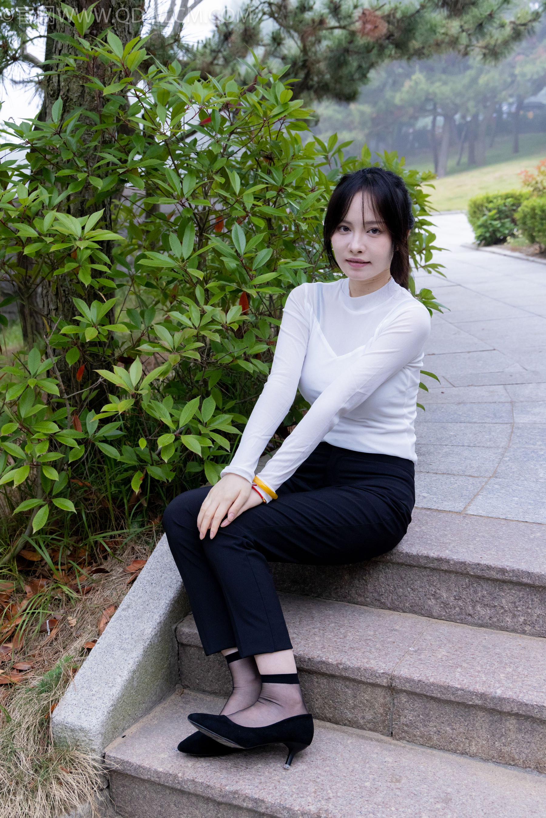 物恋传媒 No.2337 小酒 - 高跟鞋、短黑丝、短白丝/(315P)